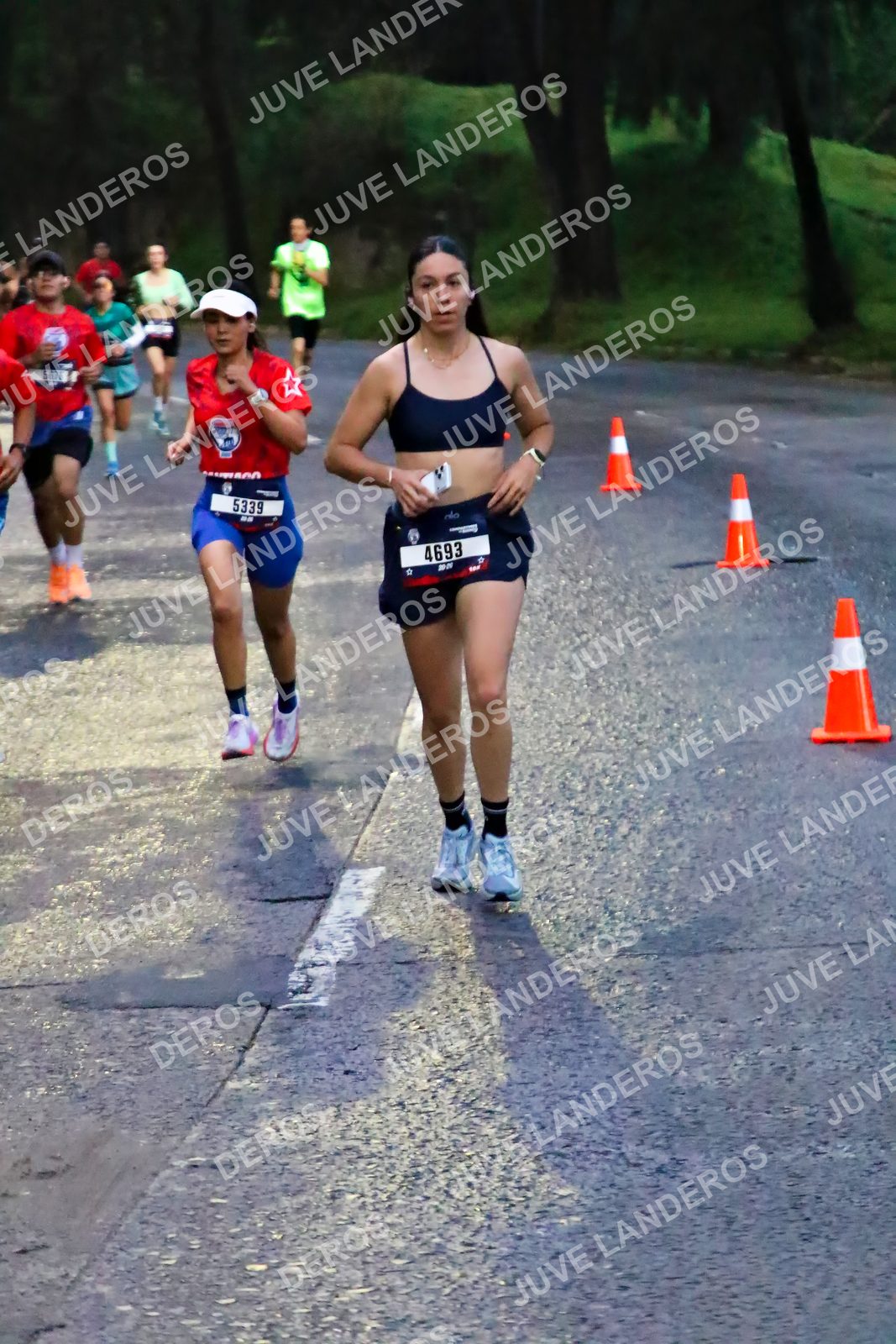 Foto de la CARRERA BIMBO GLOBAL RACE GUADALAJARA en Centro Comercial Andares, Blvd. Puerta de Hierro 4965, Zapopan a las 06:36 · dorsal 4693, 5339