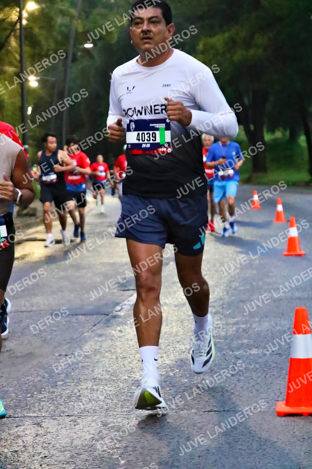 Foto de la CARRERA BIMBO GLOBAL RACE GUADALAJARA en Centro Comercial Andares, Blvd. Puerta de Hierro 4965, Zapopan a las 06:38 · dorsal 4039