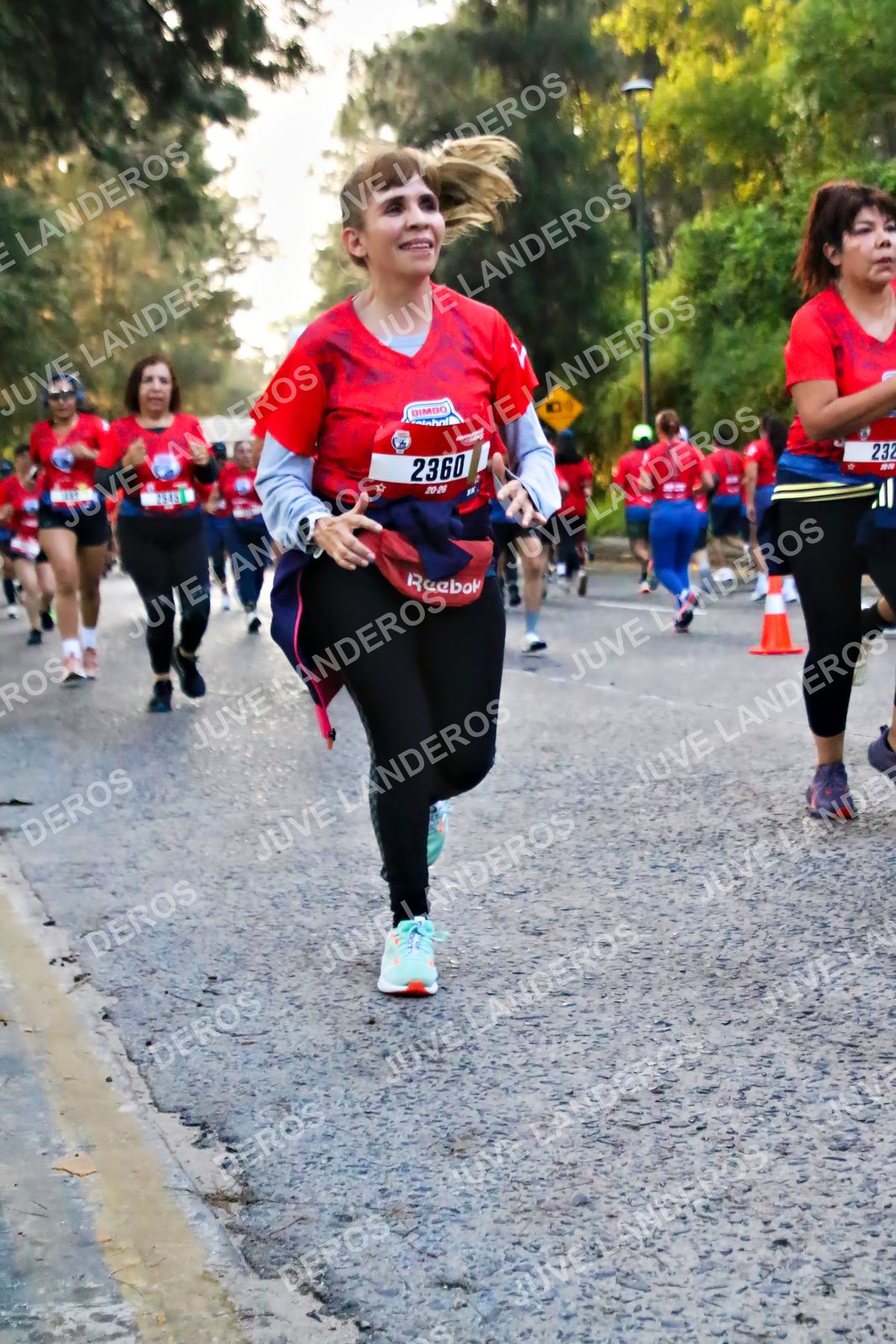 Foto de la CARRERA BIMBO GLOBAL RACE GUADALAJARA en Centro Comercial Andares, Blvd. Puerta de Hierro 4965, Zapopan a las 06:58 · dorsal 2360, 232