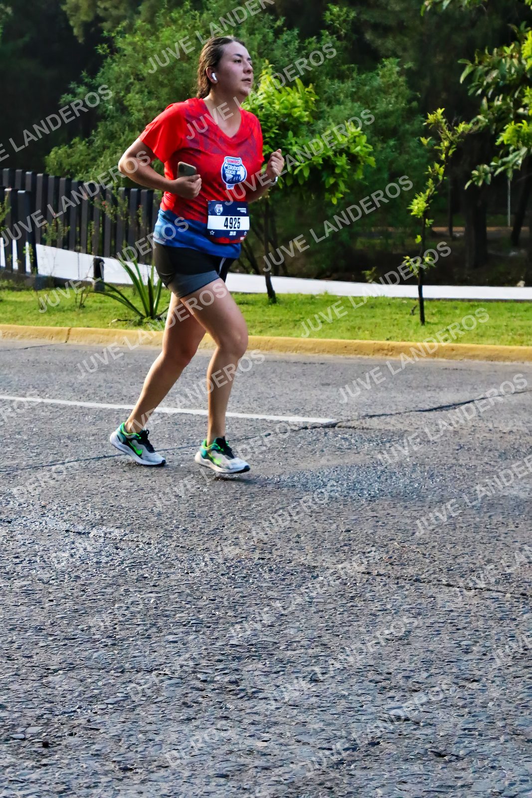 Foto de la CARRERA BIMBO GLOBAL RACE GUADALAJARA en Centro Comercial Andares, Blvd. Puerta de Hierro 4965, Zapopan a las 07:36 · dorsal 4925