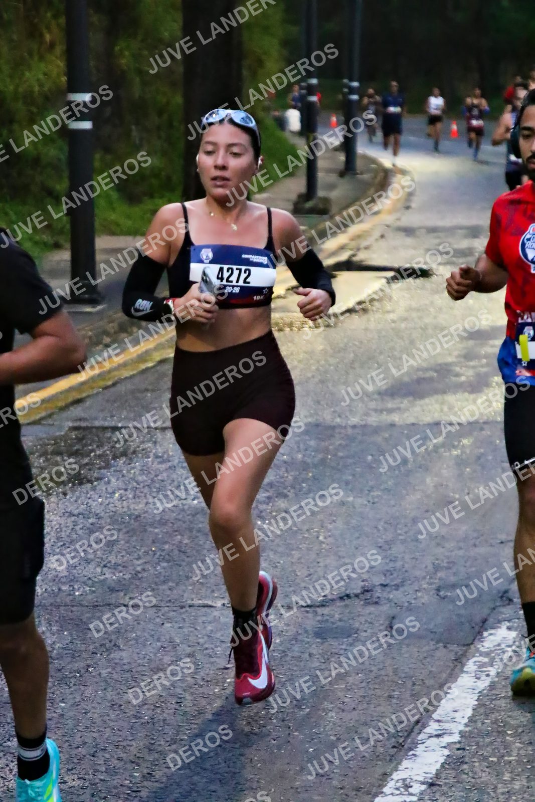 Foto de la CARRERA BIMBO GLOBAL RACE GUADALAJARA en Centro Comercial Andares, Blvd. Puerta de Hierro 4965, Zapopan a las 06:36 · dorsal 4272