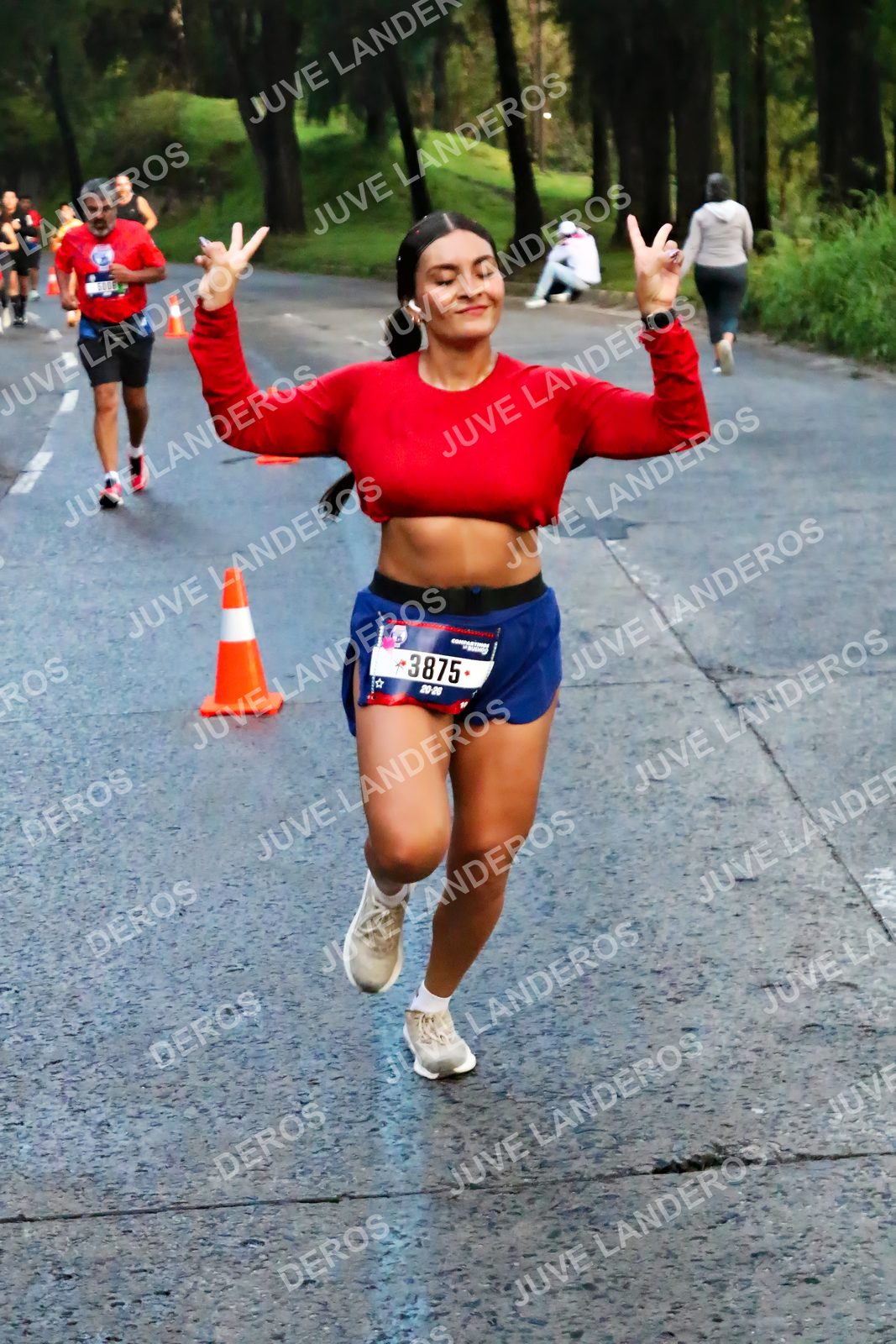 Foto de la CARRERA BIMBO GLOBAL RACE GUADALAJARA en Centro Comercial Andares, Blvd. Puerta de Hierro 4965, Zapopan a las 04:51 · dorsal 3875