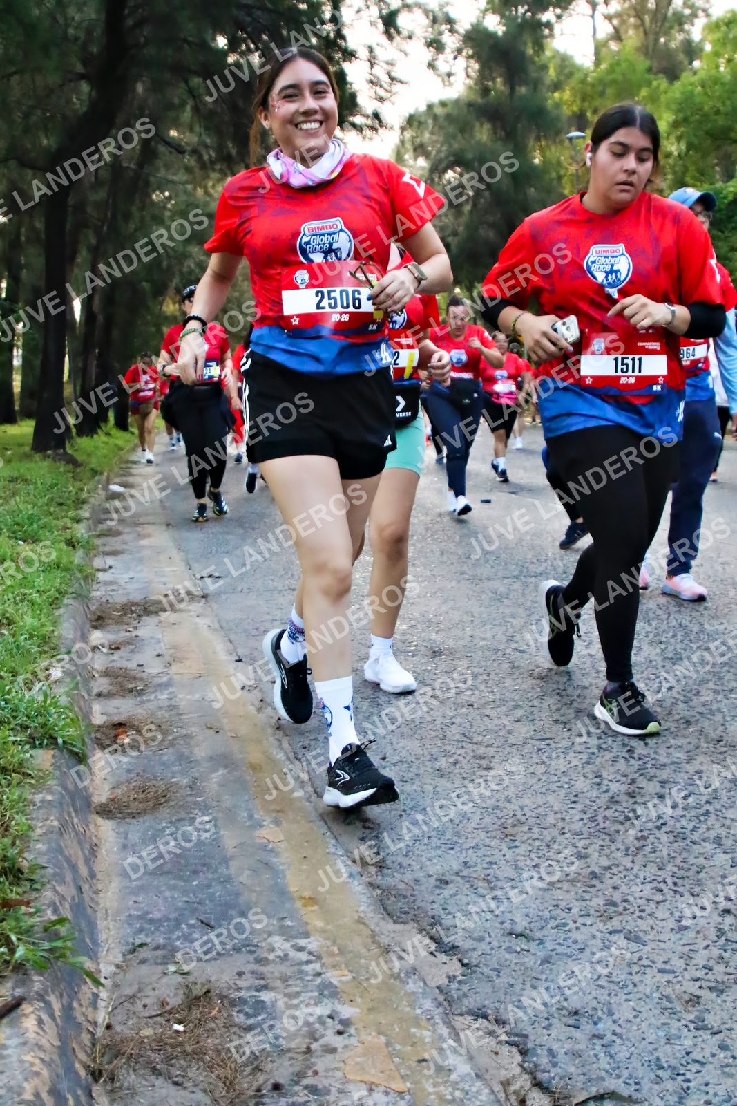 Foto de la CARRERA BIMBO GLOBAL RACE GUADALAJARA en Centro Comercial Andares, Blvd. Puerta de Hierro 4965, Zapopan a las 07:04 · dorsal 1511, 2506, 964