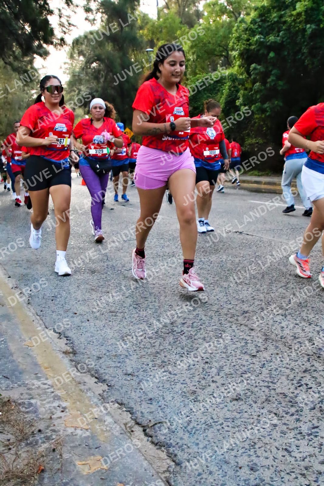Foto de la CARRERA BIMBO GLOBAL RACE GUADALAJARA en Centro Comercial Andares, Blvd. Puerta de Hierro 4965, Zapopan a las 07:01 · dorsal 3129, 67, 305