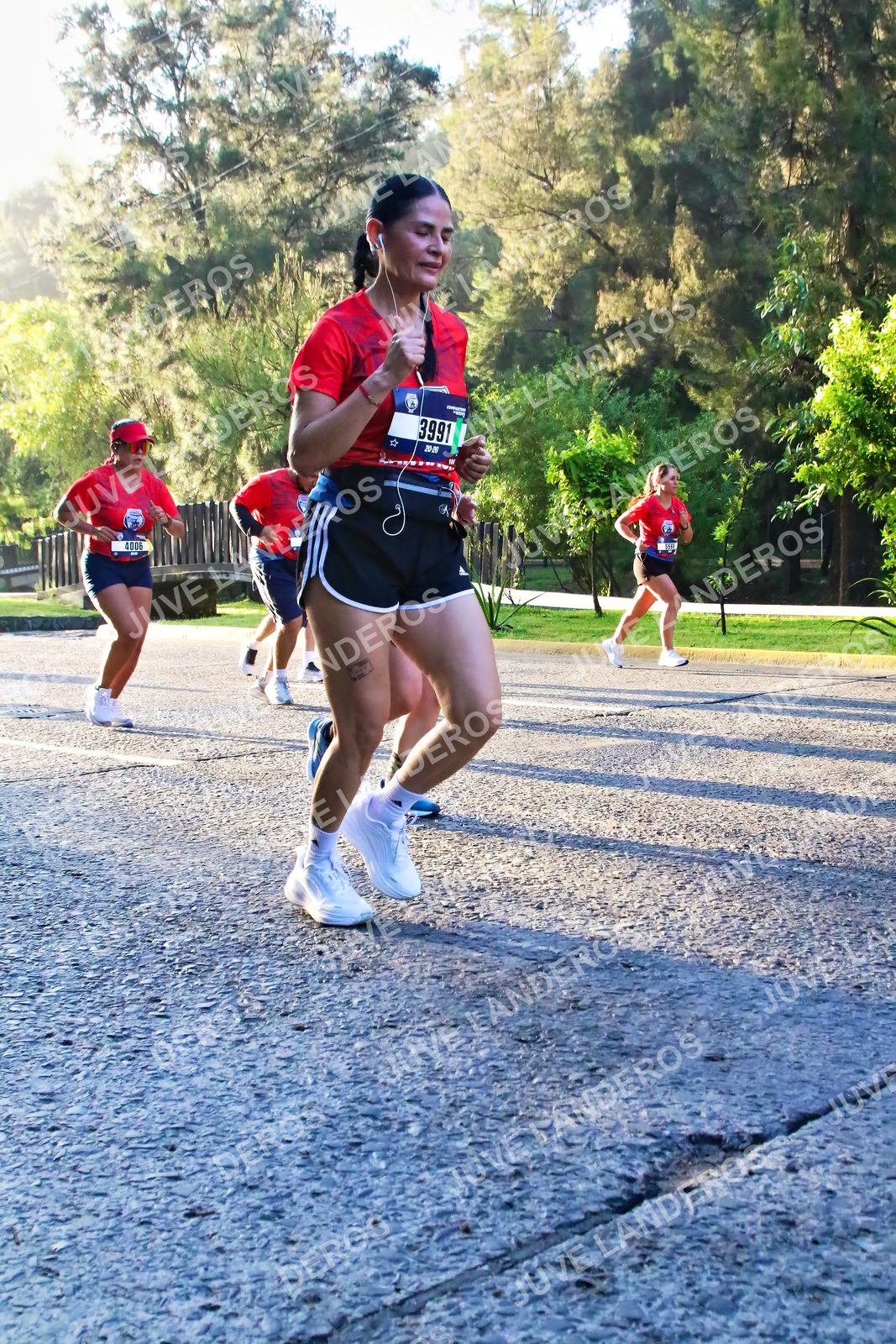 Foto de la CARRERA BIMBO GLOBAL RACE GUADALAJARA en Centro Comercial Andares, Blvd. Puerta de Hierro 4965, Zapopan a las 07:29 · dorsal 3991, 4006