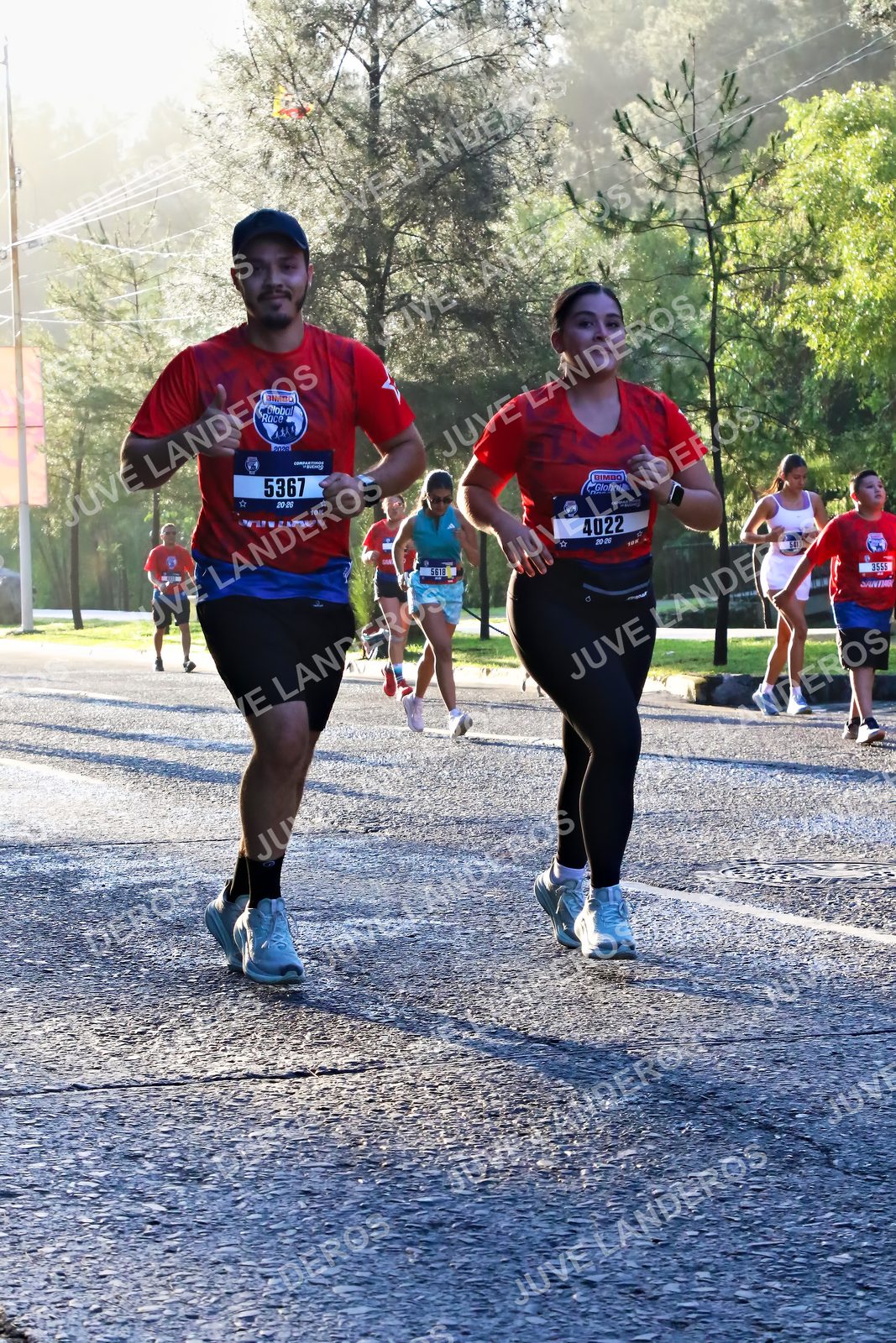 Foto de la CARRERA BIMBO GLOBAL RACE GUADALAJARA en Centro Comercial Andares, Blvd. Puerta de Hierro 4965, Zapopan a las 07:27 · dorsal 5367, 4022, 3555