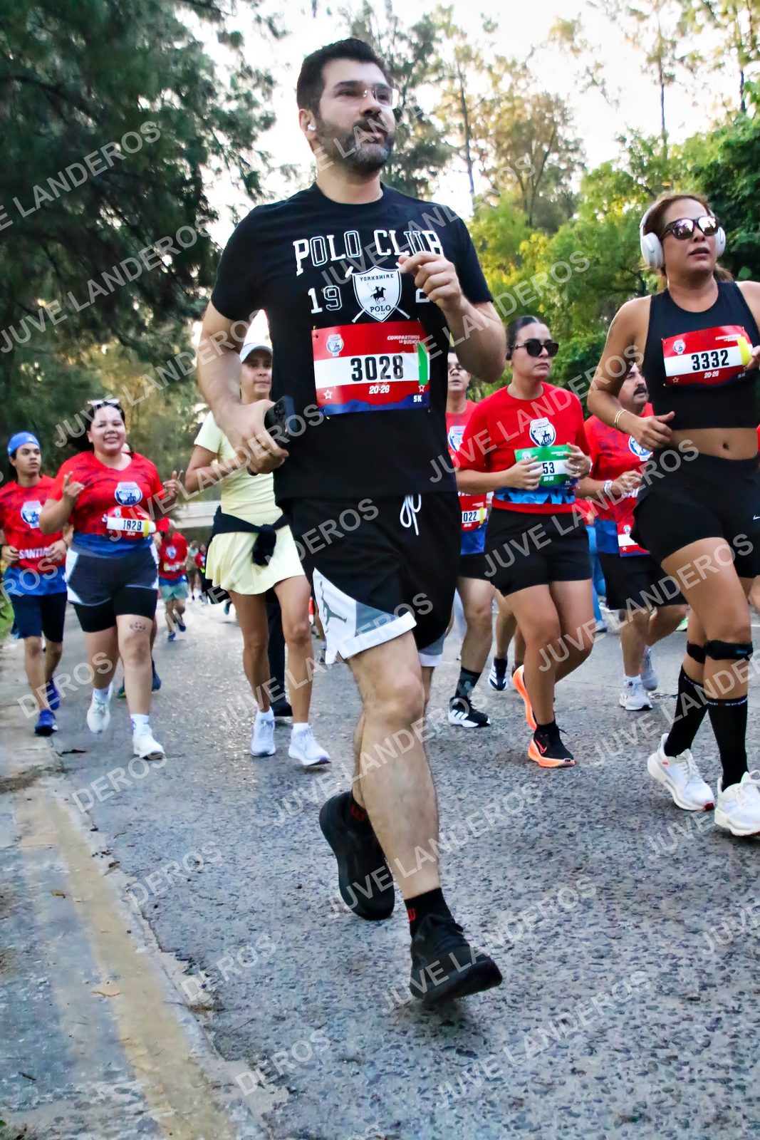 Foto de la CARRERA BIMBO GLOBAL RACE GUADALAJARA en Centro Comercial Andares, Blvd. Puerta de Hierro 4965, Zapopan a las 06:57 · dorsal 3028, 3332, 53, 19
