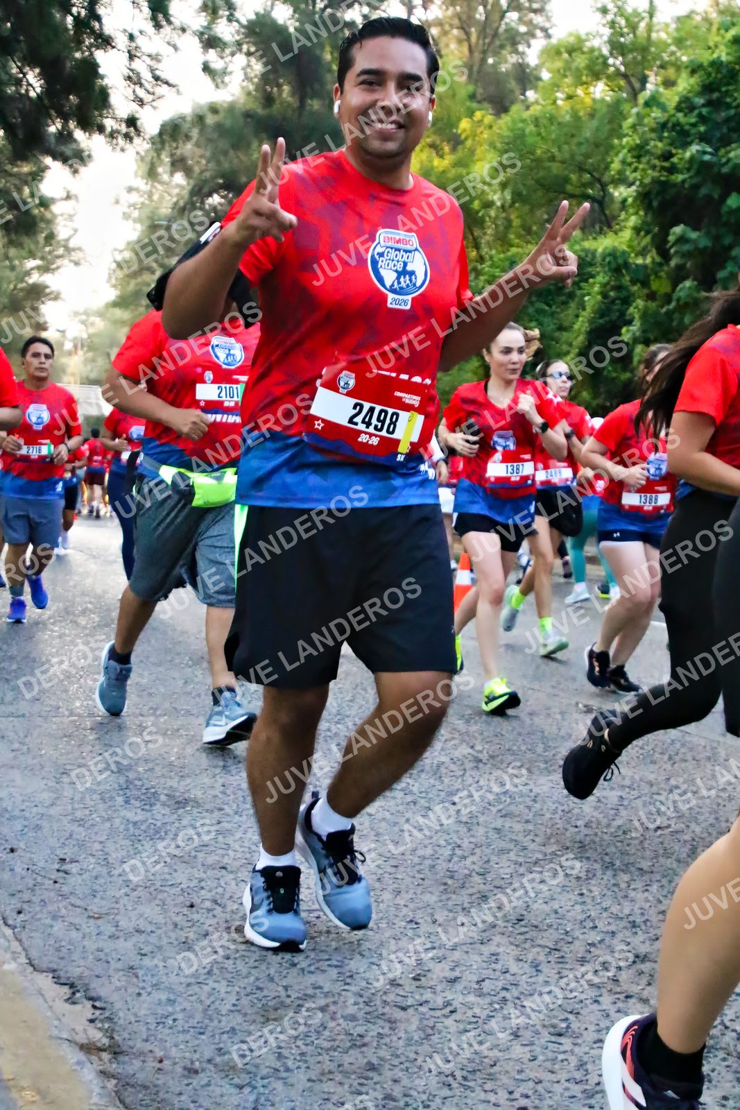 Foto de la CARRERA BIMBO GLOBAL RACE GUADALAJARA en Centro Comercial Andares, Blvd. Puerta de Hierro 4965, Zapopan a las 06:59 · dorsal 2498, 2101, 1387, 1388