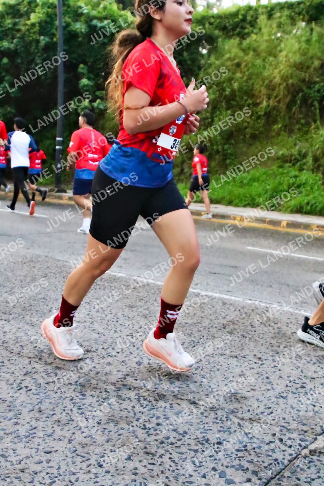 Foto de la CARRERA BIMBO GLOBAL RACE GUADALAJARA en Centro Comercial Andares, Blvd. Puerta de Hierro 4965, Zapopan a las 06:54 · dorsal 34