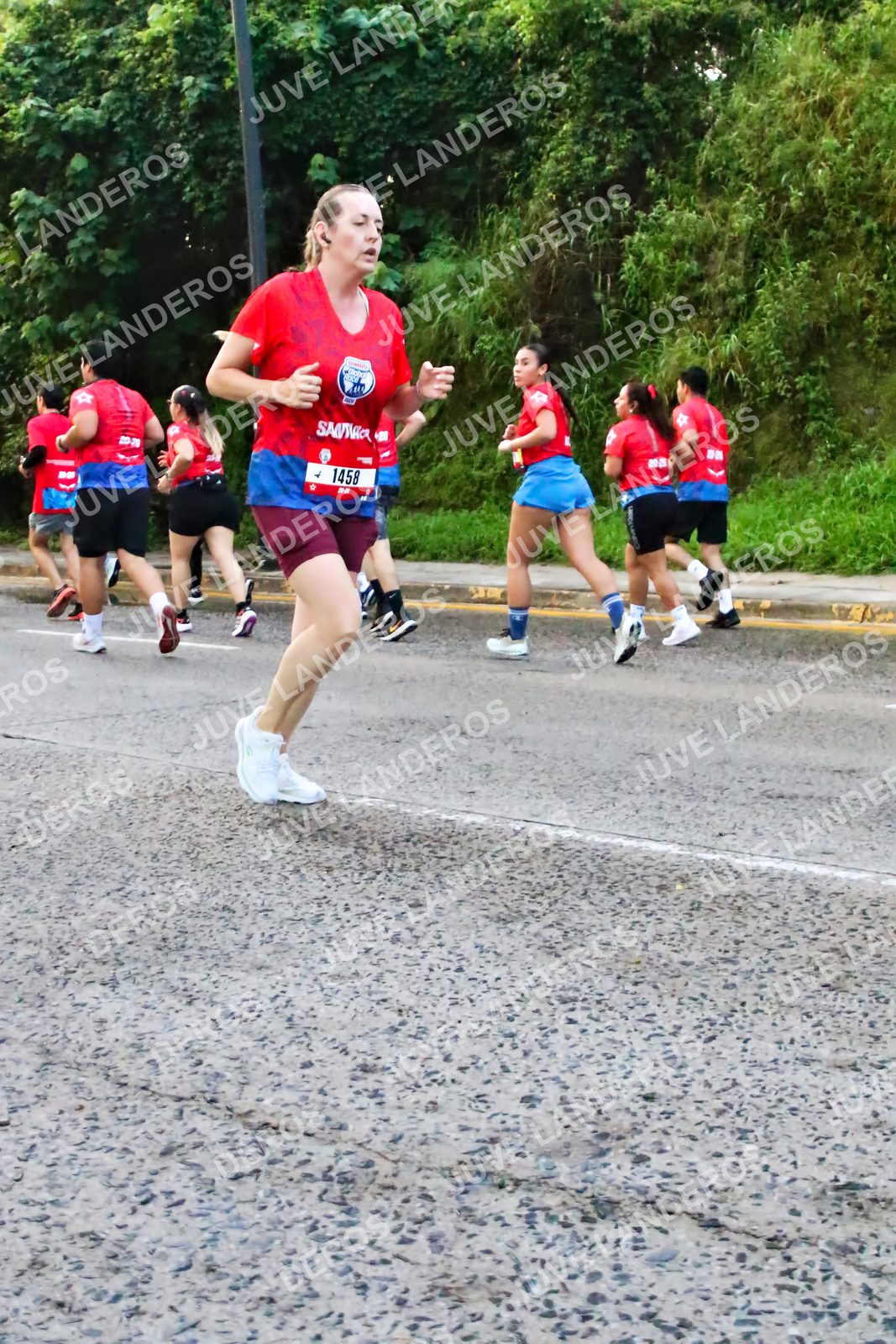 Foto de la CARRERA BIMBO GLOBAL RACE GUADALAJARA en Centro Comercial Andares, Blvd. Puerta de Hierro 4965, Zapopan a las 06:56 · dorsal 1458