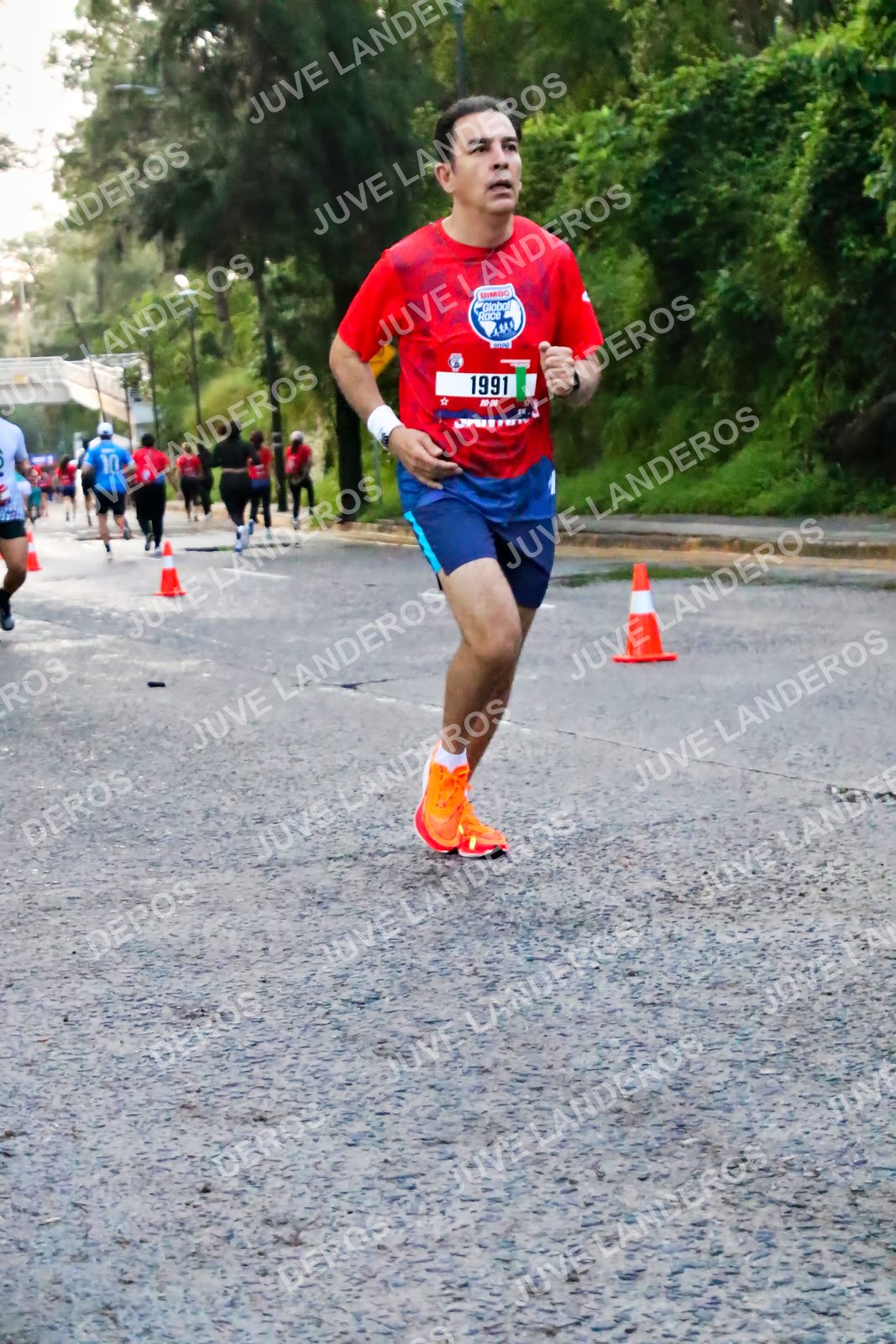 Foto de la CARRERA BIMBO GLOBAL RACE GUADALAJARA en Centro Comercial Andares, Blvd. Puerta de Hierro 4965, Zapopan a las 04:57 · dorsal 1991, 10