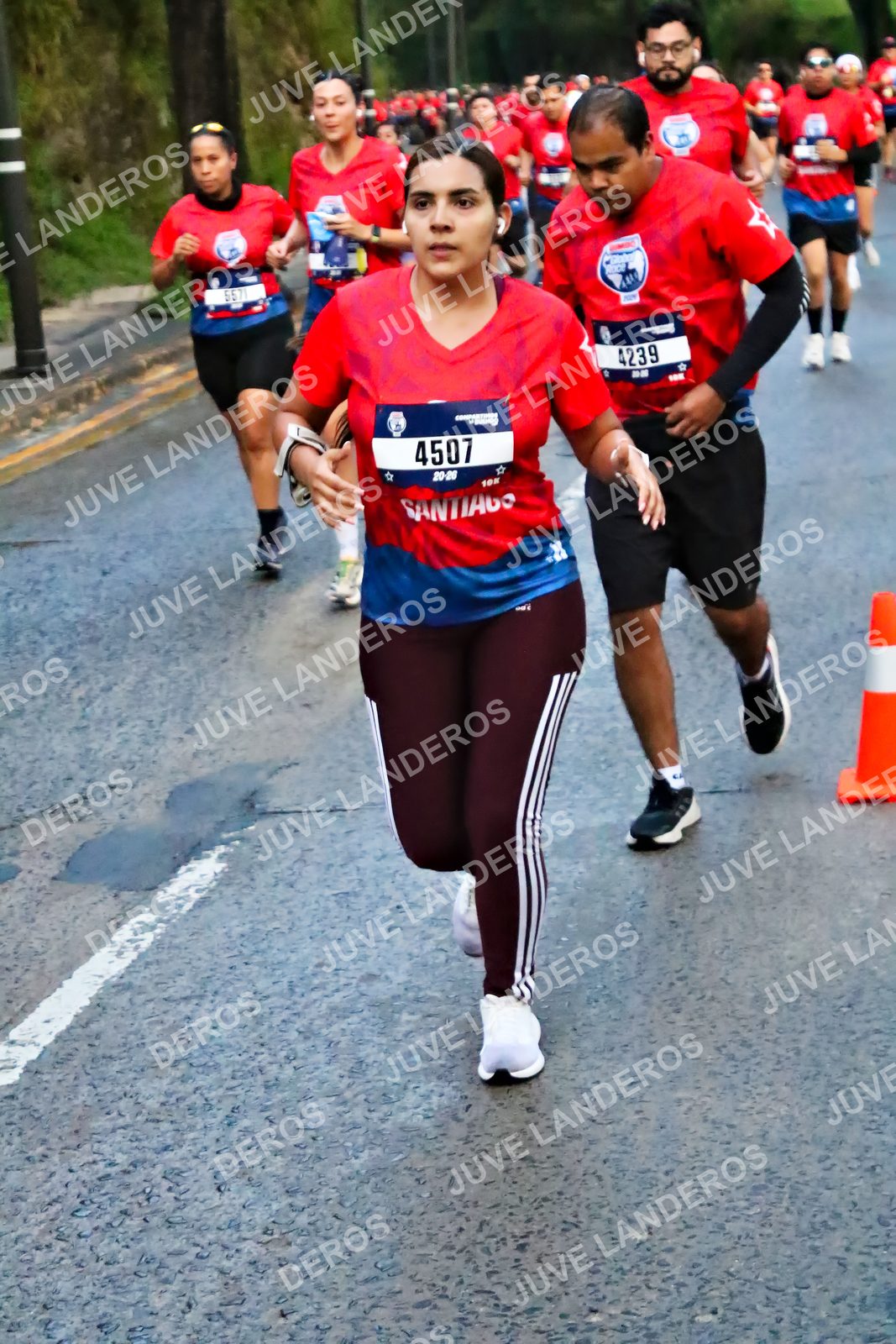 Foto de la CARRERA BIMBO GLOBAL RACE GUADALAJARA en Centro Comercial Andares, Blvd. Puerta de Hierro 4965, Zapopan a las 04:50 · dorsal 4507, 4239, 5571