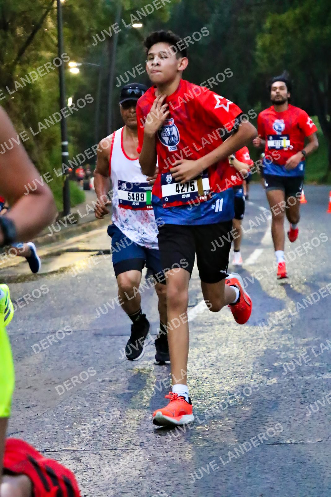 Foto de la CARRERA BIMBO GLOBAL RACE GUADALAJARA en Centro Comercial Andares, Blvd. Puerta de Hierro 4965, Zapopan a las 06:38 · dorsal 4275, 5489, 4170, 2021