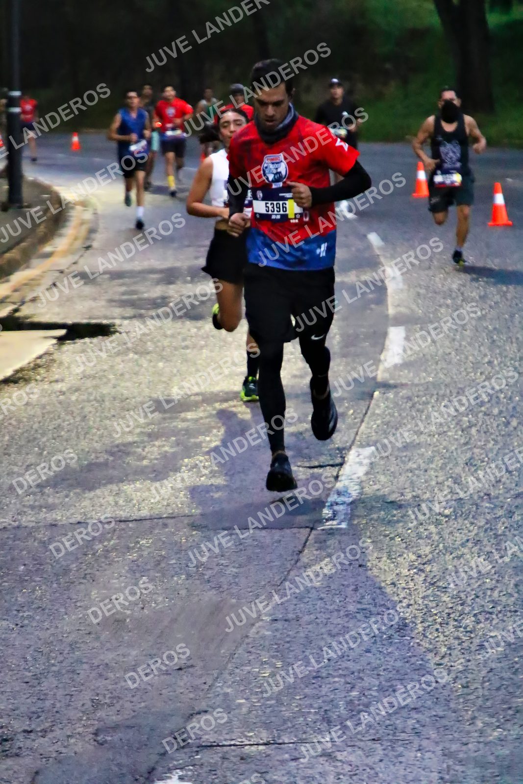 Foto de la CARRERA BIMBO GLOBAL RACE GUADALAJARA en Centro Comercial Andares, Blvd. Puerta de Hierro 4965, Zapopan a las 06:36 · dorsal 5396