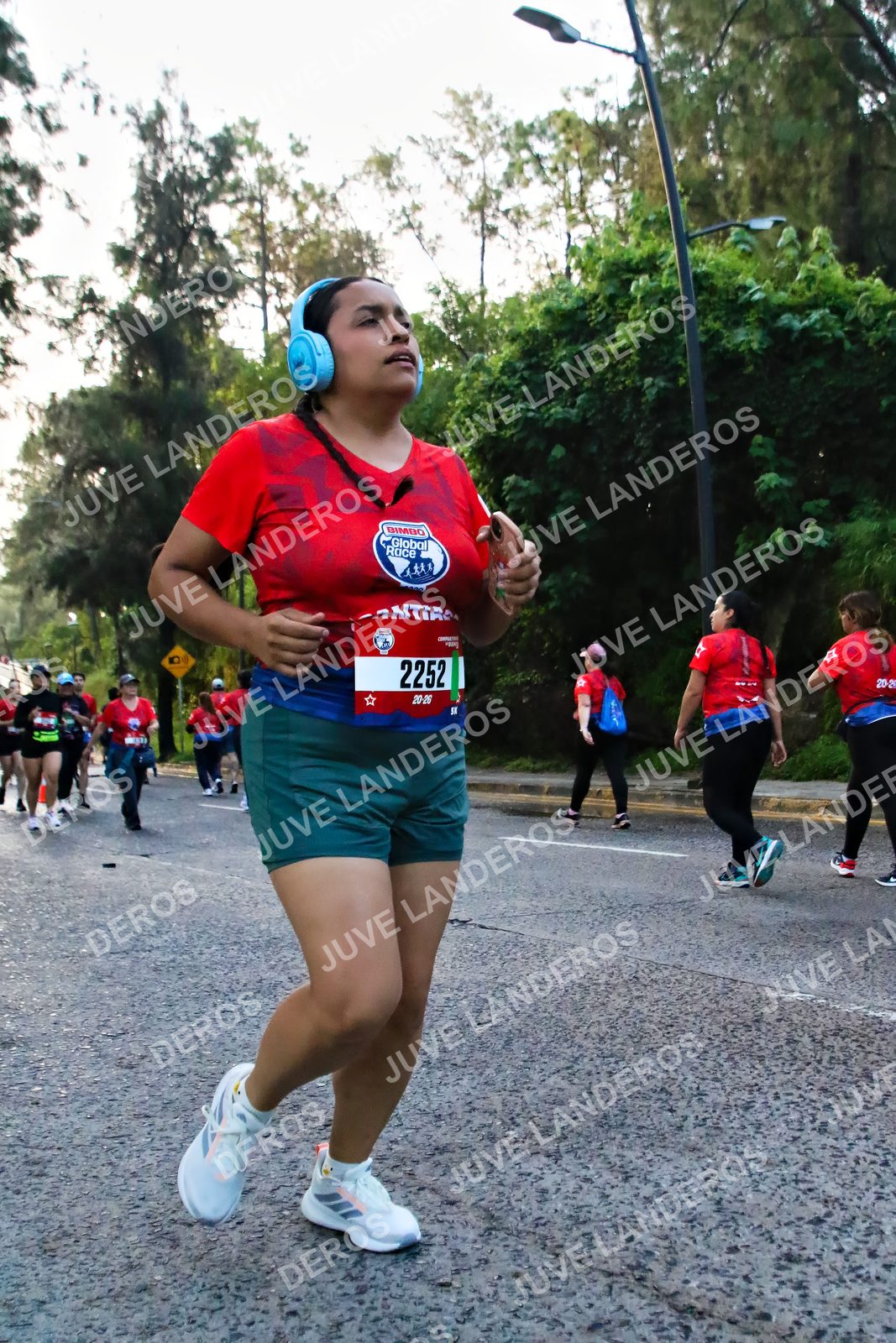 Foto de la CARRERA BIMBO GLOBAL RACE GUADALAJARA en Centro Comercial Andares, Blvd. Puerta de Hierro 4965, Zapopan a las 07:04 · dorsal 2252