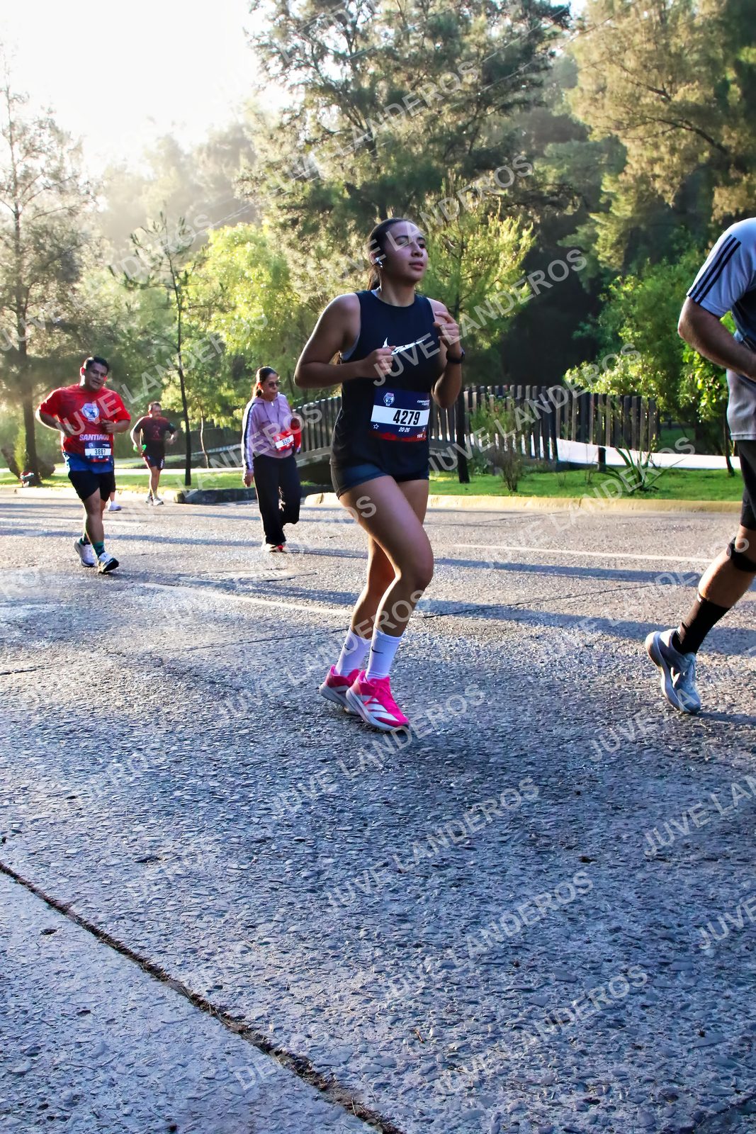 Foto de la CARRERA BIMBO GLOBAL RACE GUADALAJARA en Centro Comercial Andares, Blvd. Puerta de Hierro 4965, Zapopan a las 07:26 · dorsal 4279