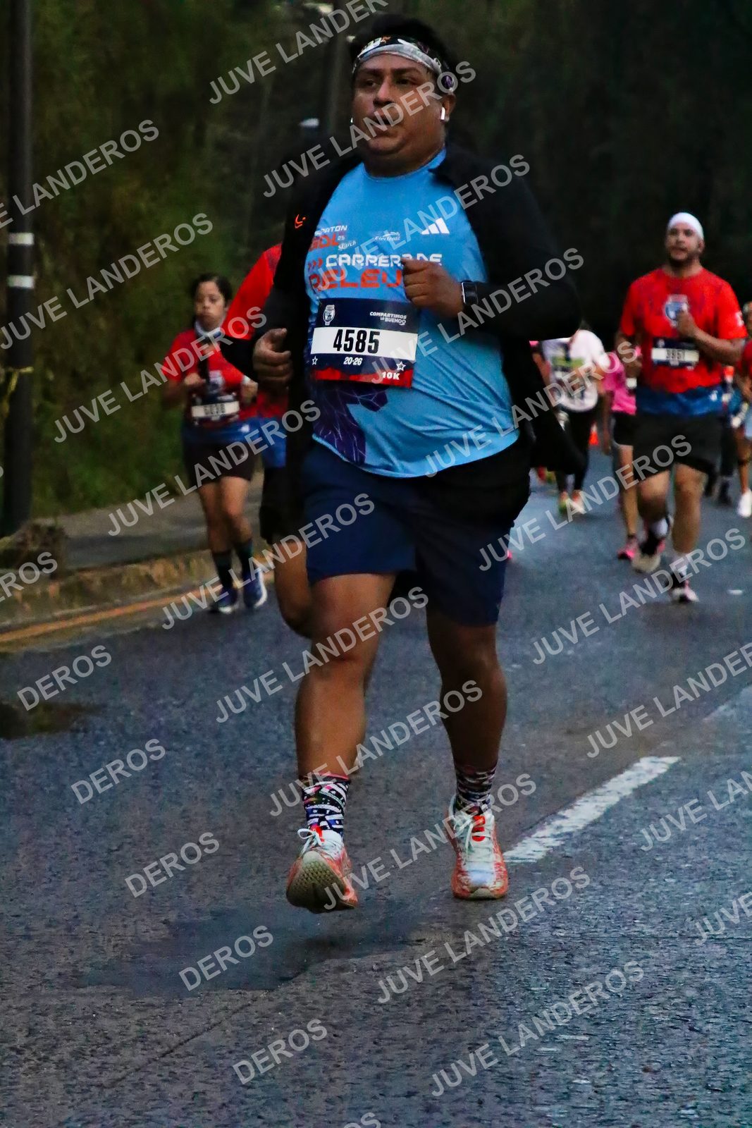 Foto de la CARRERA BIMBO GLOBAL RACE GUADALAJARA en Centro Comercial Andares, Blvd. Puerta de Hierro 4965, Zapopan a las 04:52 · dorsal 4585