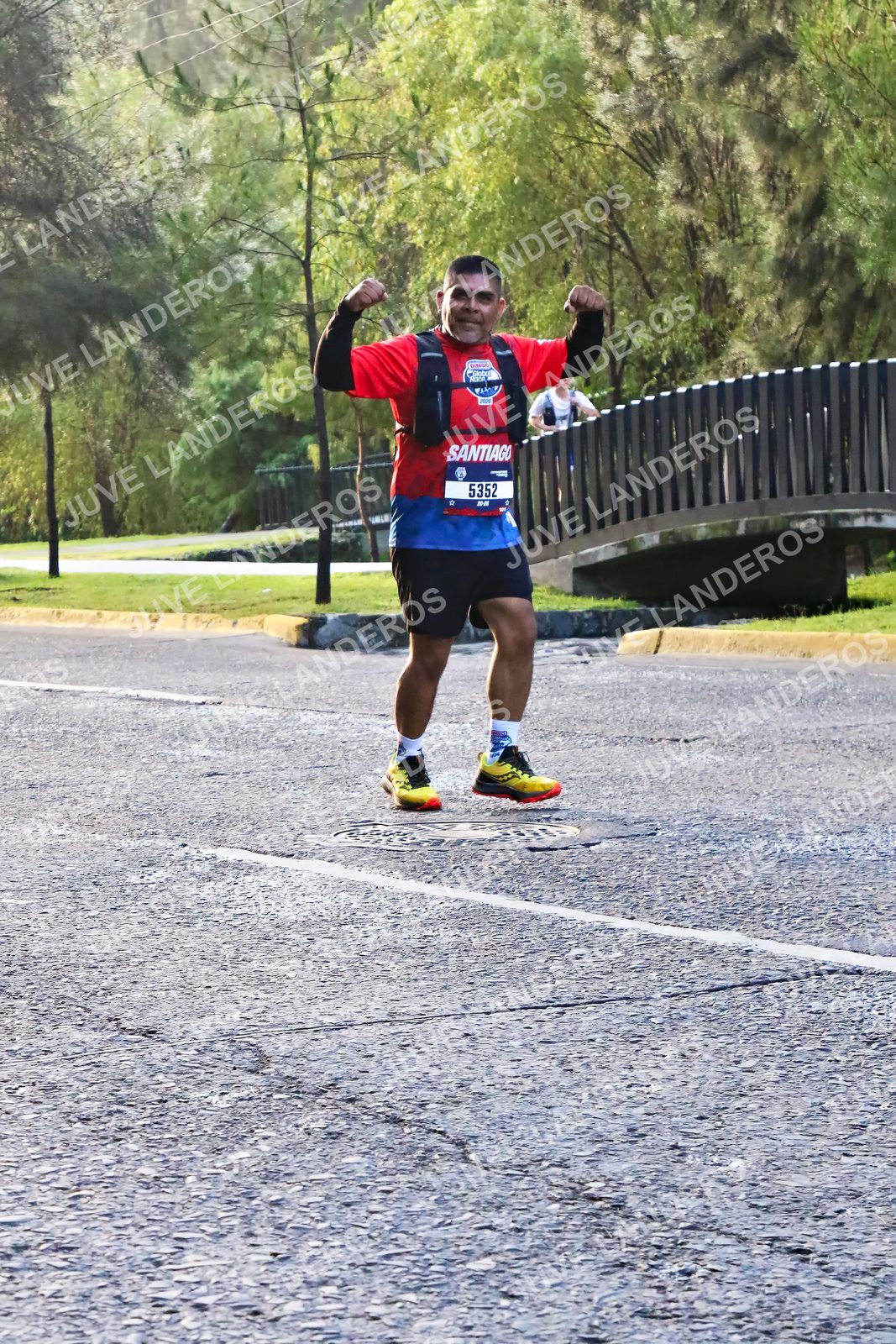 Foto de la CARRERA BIMBO GLOBAL RACE GUADALAJARA en Centro Comercial Andares, Blvd. Puerta de Hierro 4965, Zapopan a las 07:34 · dorsal 5352