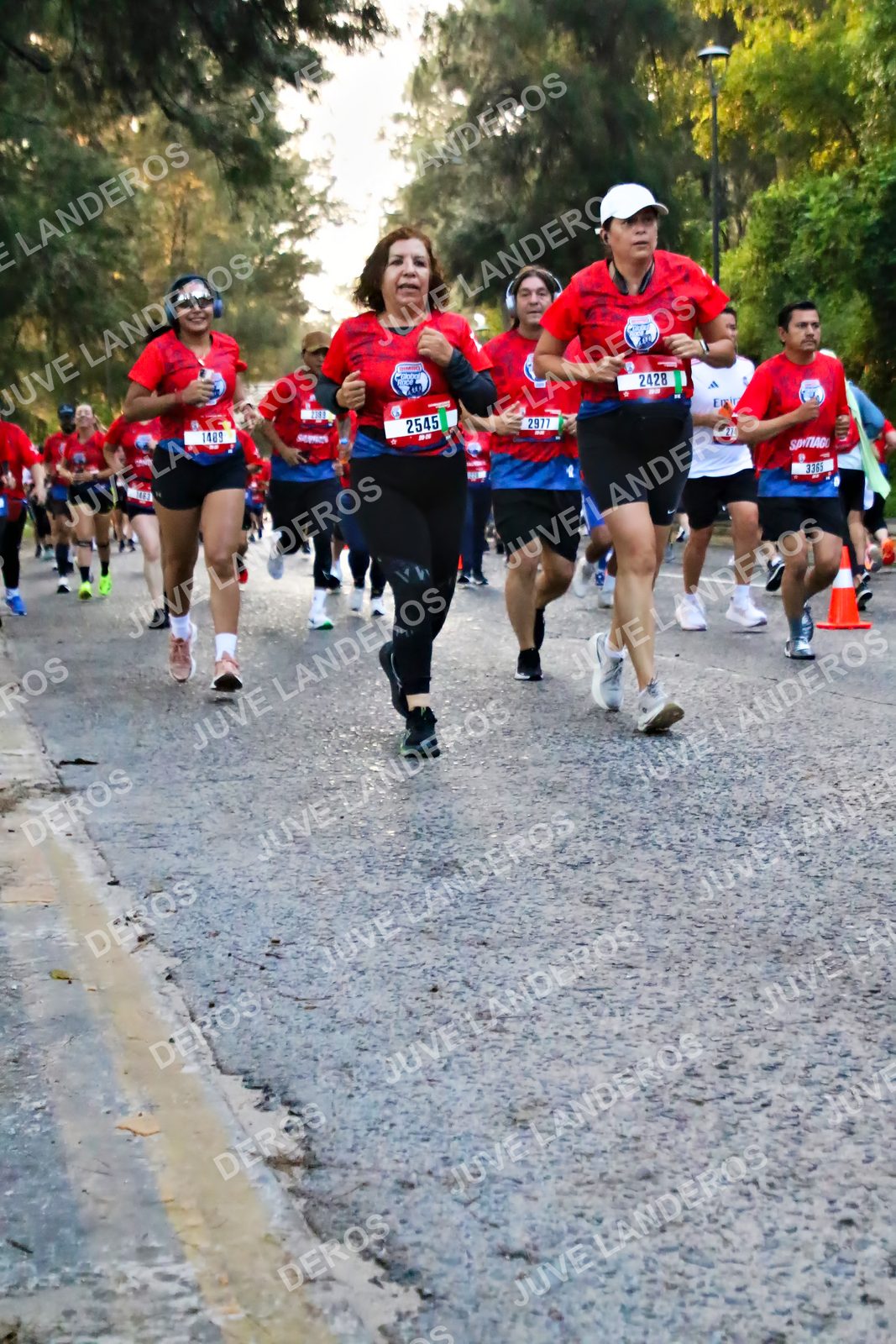Foto de la CARRERA BIMBO GLOBAL RACE GUADALAJARA en Centro Comercial Andares, Blvd. Puerta de Hierro 4965, Zapopan a las 06:58 · dorsal 1489, 2428, 2545, 2977