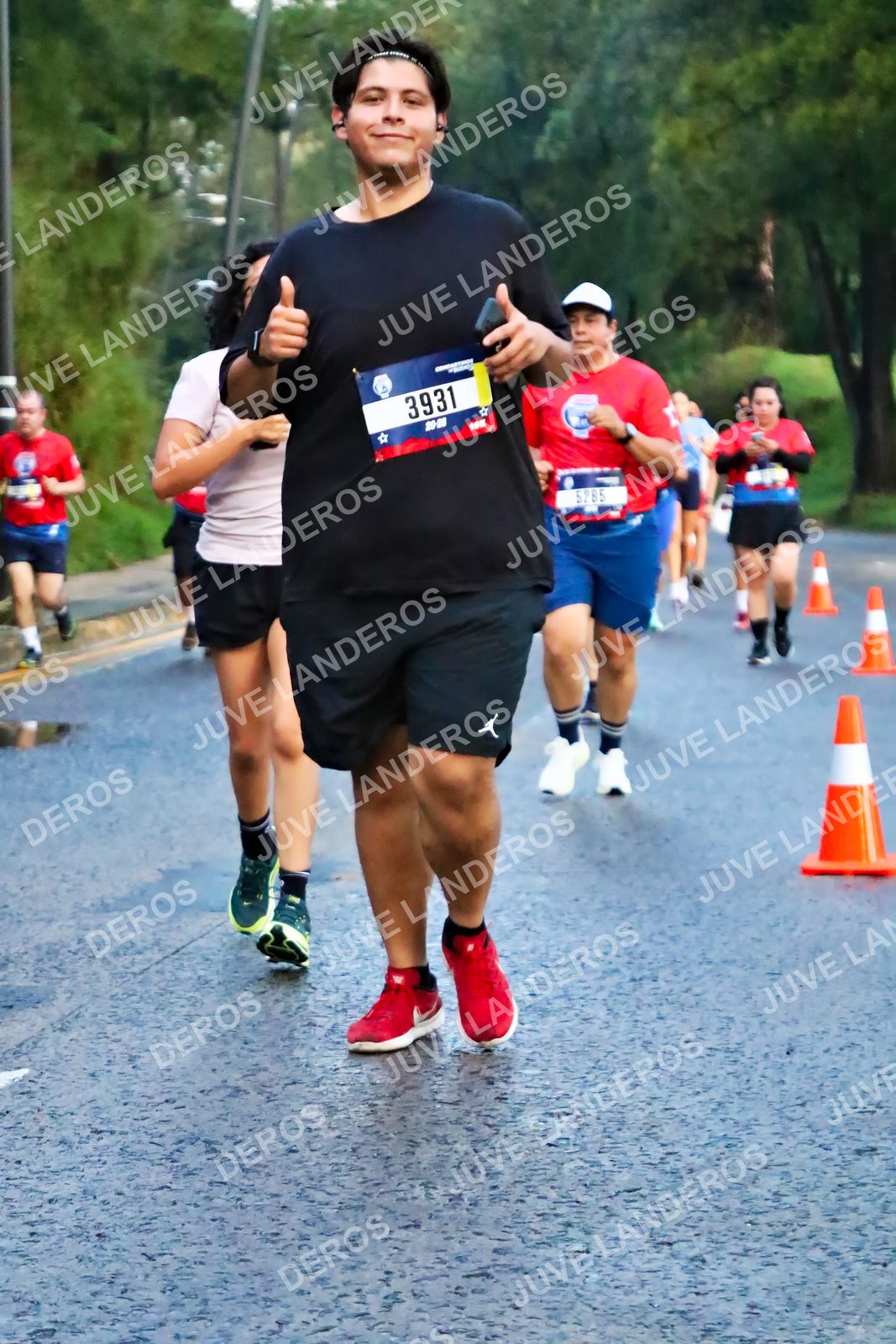 Foto de la CARRERA BIMBO GLOBAL RACE GUADALAJARA en Centro Comercial Andares, Blvd. Puerta de Hierro 4965, Zapopan a las 04:52 · dorsal 3931