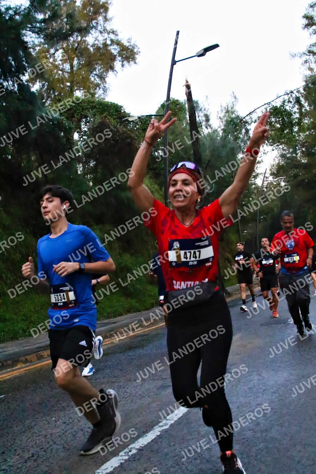 Foto de la CARRERA BIMBO GLOBAL RACE GUADALAJARA en Centro Comercial Andares, Blvd. Puerta de Hierro 4965, Zapopan a las 06:40 · dorsal 4747, 5334, 5196