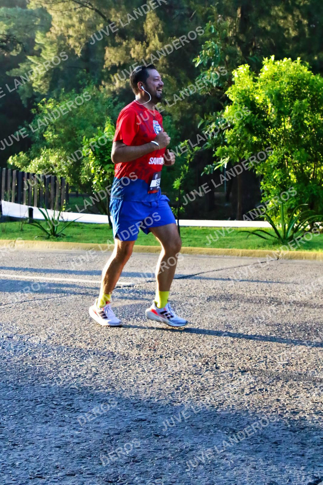 Foto de la CARRERA BIMBO GLOBAL RACE GUADALAJARA en Centro Comercial Andares, Blvd. Puerta de Hierro 4965, Zapopan a las 07:26 · dorsal 54