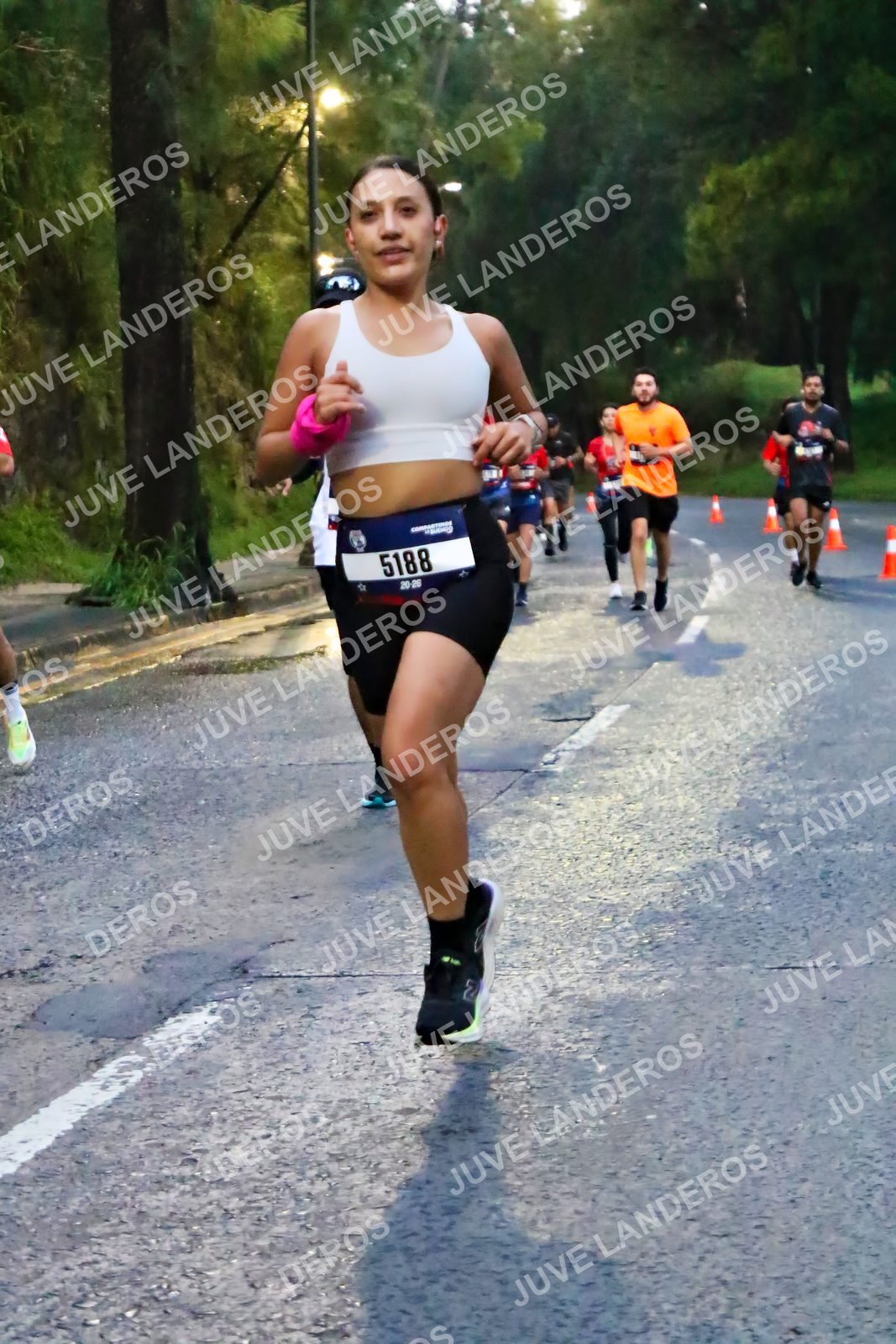 Foto de la CARRERA BIMBO GLOBAL RACE GUADALAJARA en Centro Comercial Andares, Blvd. Puerta de Hierro 4965, Zapopan a las 06:38 · dorsal 5188