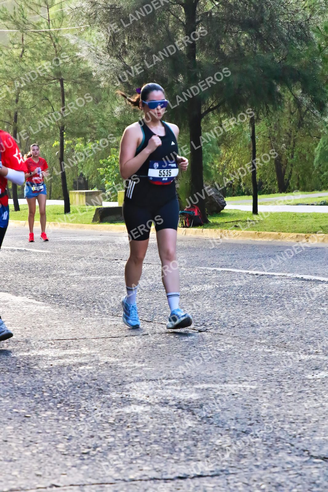 Foto de la CARRERA BIMBO GLOBAL RACE GUADALAJARA en Centro Comercial Andares, Blvd. Puerta de Hierro 4965, Zapopan a las 07:41 · dorsal 5535