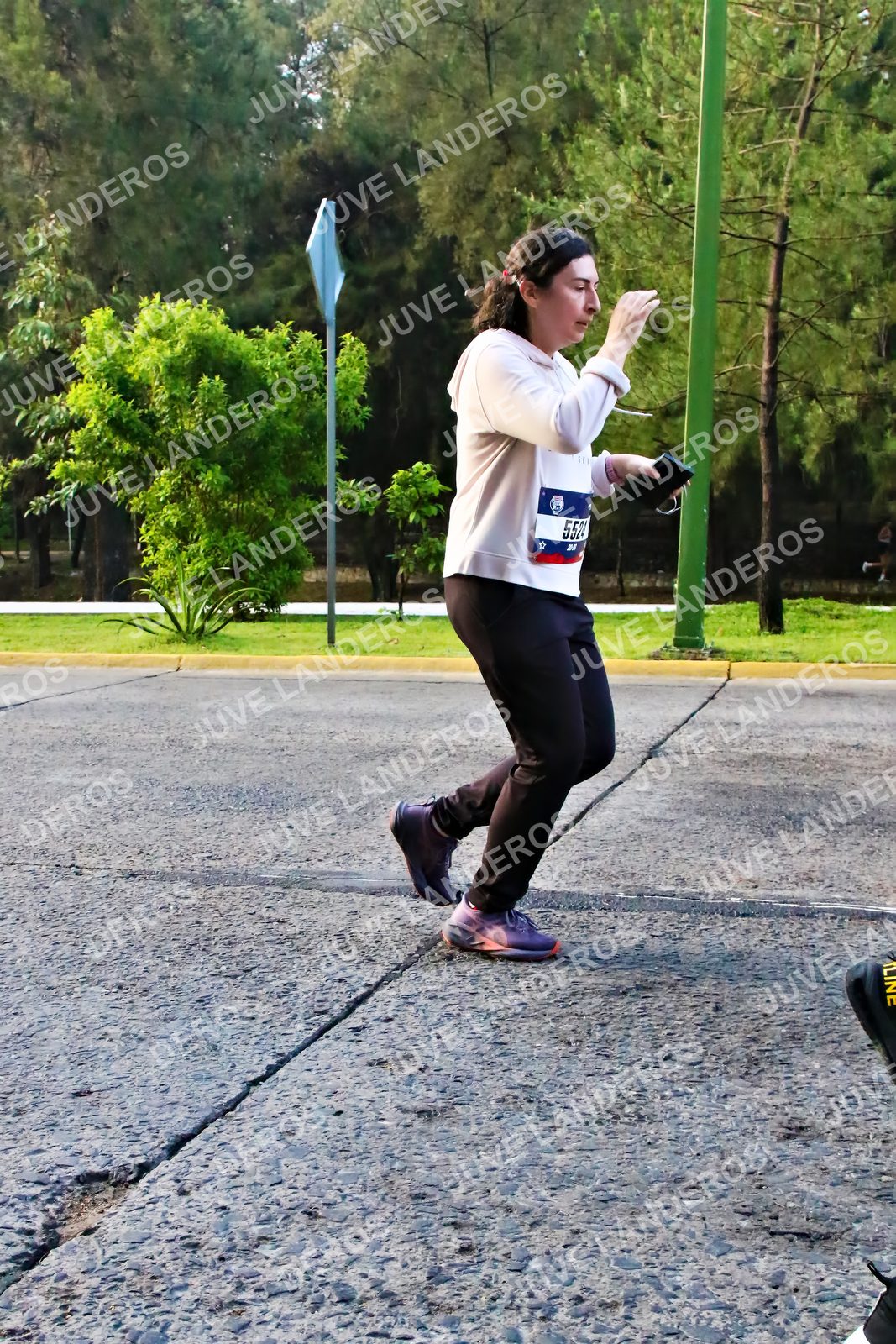 Foto de la CARRERA BIMBO GLOBAL RACE GUADALAJARA en Centro Comercial Andares, Blvd. Puerta de Hierro 4965, Zapopan a las 07:38 · dorsal 5524