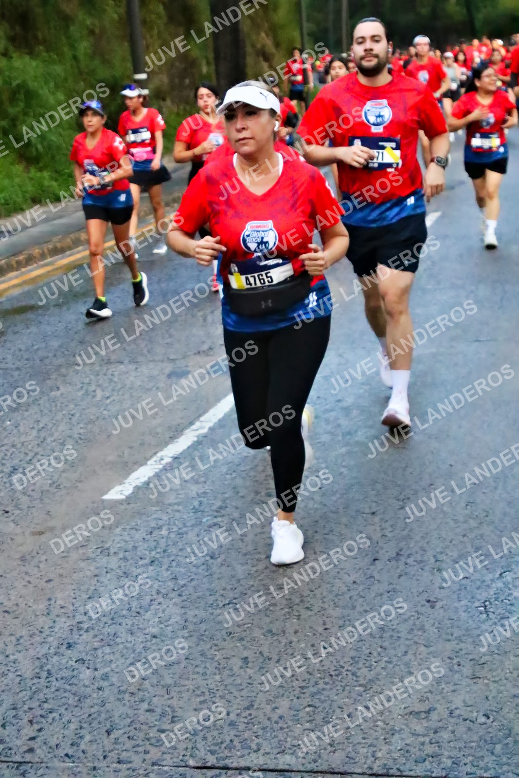 Foto de la CARRERA BIMBO GLOBAL RACE GUADALAJARA en Centro Comercial Andares, Blvd. Puerta de Hierro 4965, Zapopan a las 04:50 · dorsal 4765, 71