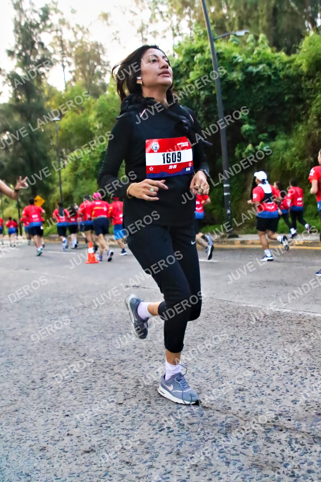 Foto de la CARRERA BIMBO GLOBAL RACE GUADALAJARA en Centro Comercial Andares, Blvd. Puerta de Hierro 4965, Zapopan a las 05:00 · dorsal 1609