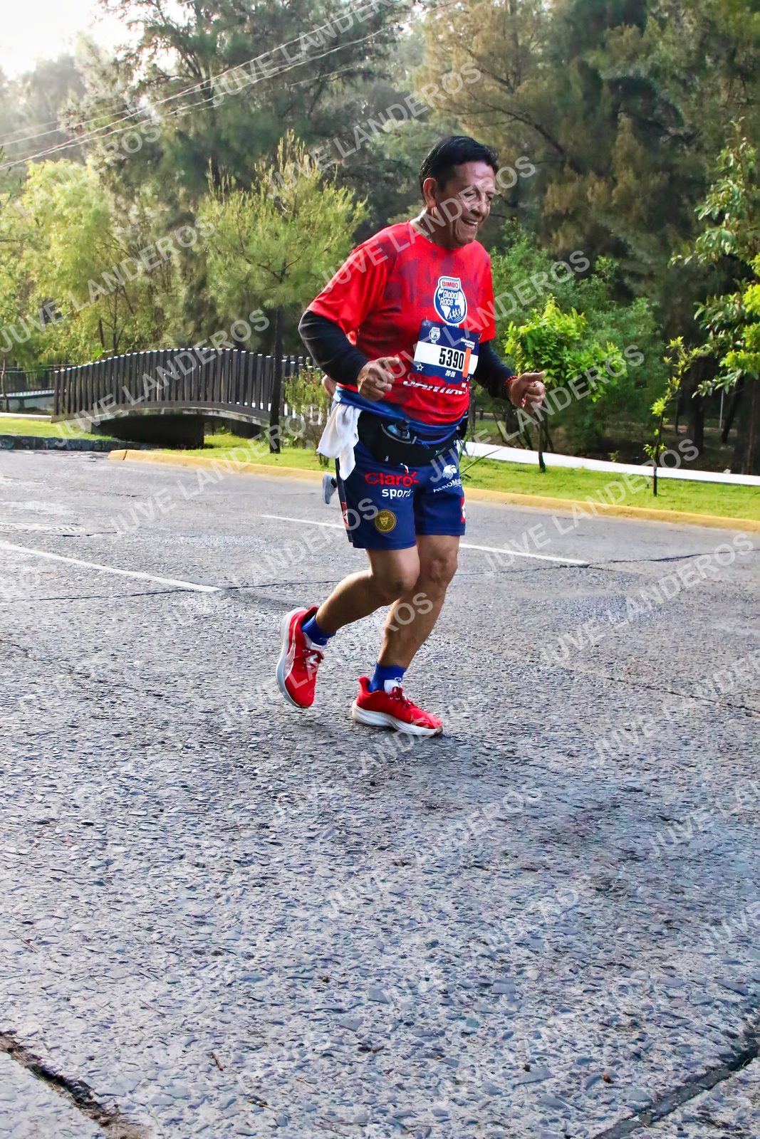 Foto de la CARRERA BIMBO GLOBAL RACE GUADALAJARA en Centro Comercial Andares, Blvd. Puerta de Hierro 4965, Zapopan a las 07:36 · dorsal 5390