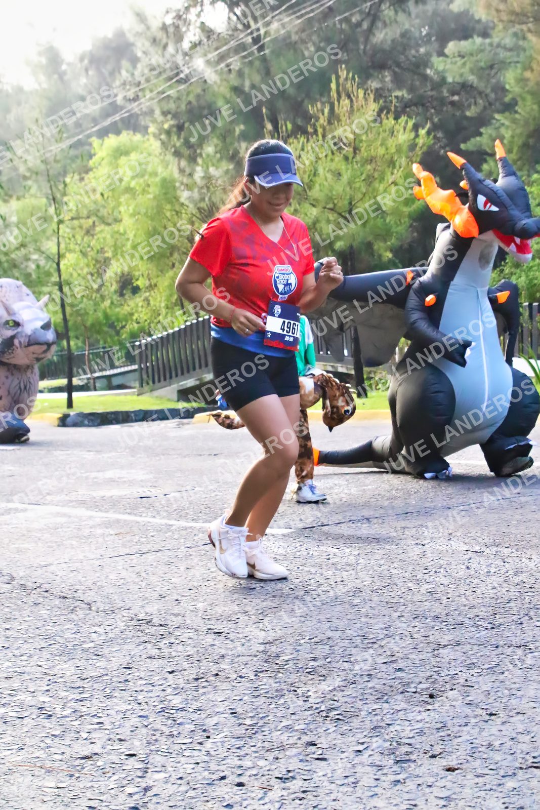 Foto de la CARRERA BIMBO GLOBAL RACE GUADALAJARA en Centro Comercial Andares, Blvd. Puerta de Hierro 4965, Zapopan a las 07:44 · dorsal 4961