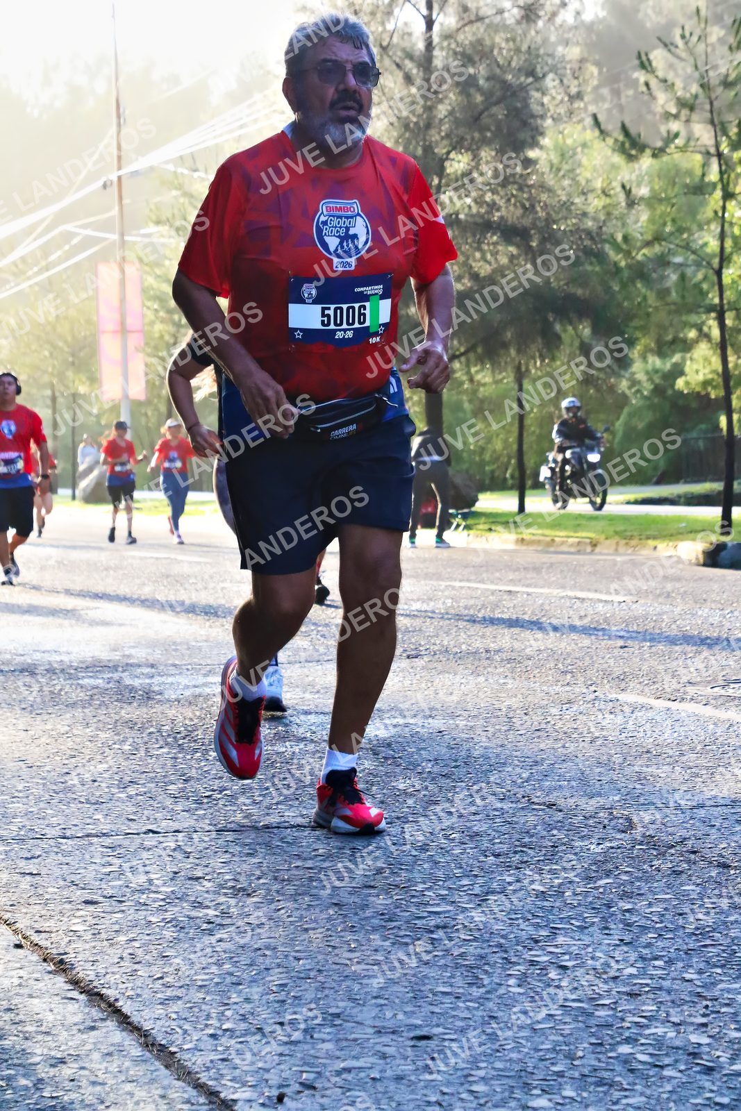 Foto de la CARRERA BIMBO GLOBAL RACE GUADALAJARA en Centro Comercial Andares, Blvd. Puerta de Hierro 4965, Zapopan a las 07:33 · dorsal 5006