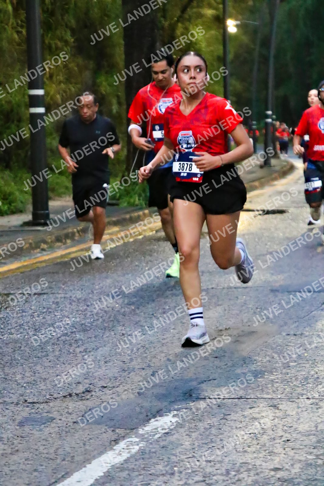 Foto de la CARRERA BIMBO GLOBAL RACE GUADALAJARA en Centro Comercial Andares, Blvd. Puerta de Hierro 4965, Zapopan a las 06:39 · dorsal 3878, 4307