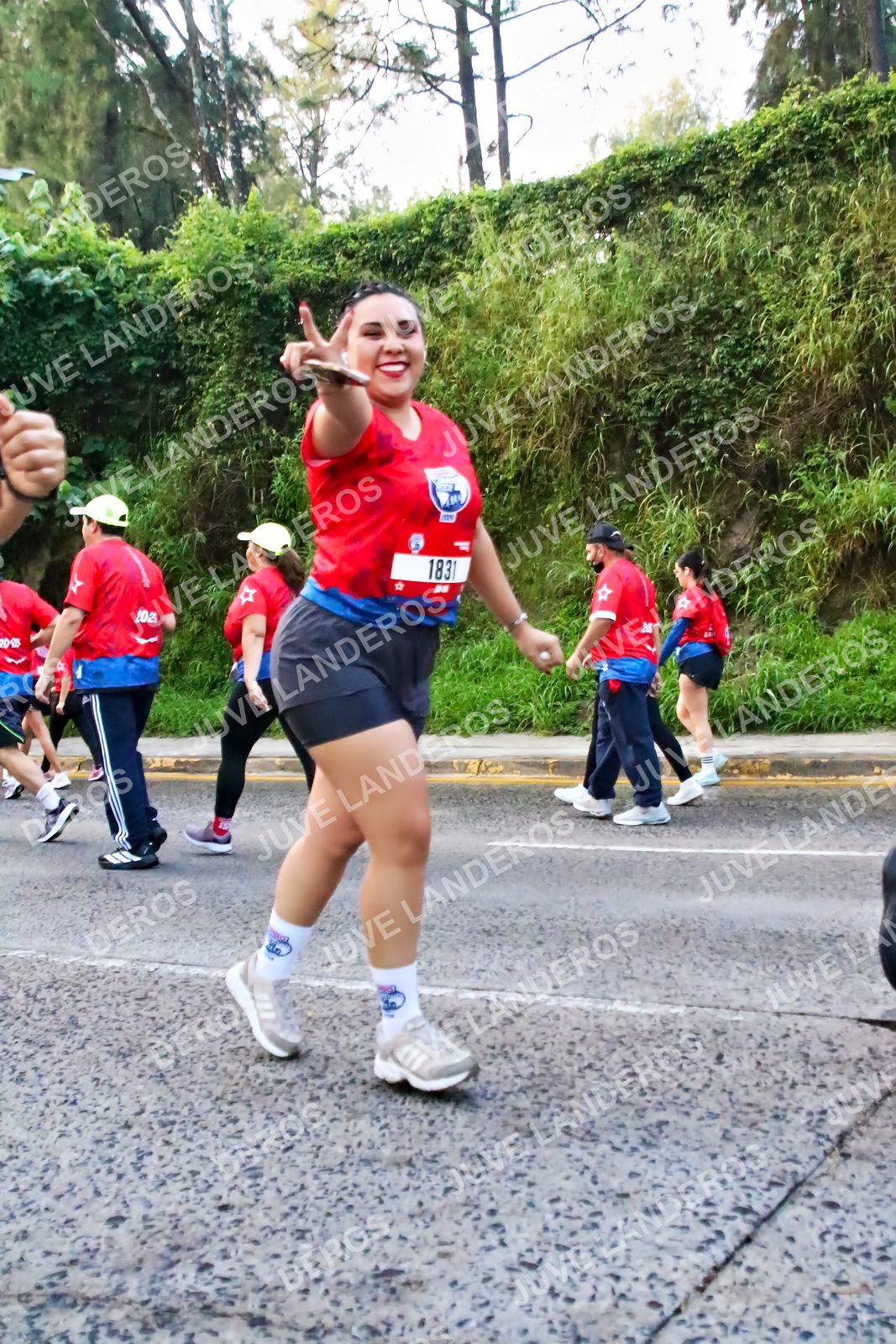 Foto de la CARRERA BIMBO GLOBAL RACE GUADALAJARA en Centro Comercial Andares, Blvd. Puerta de Hierro 4965, Zapopan a las 07:03 · dorsal 1831