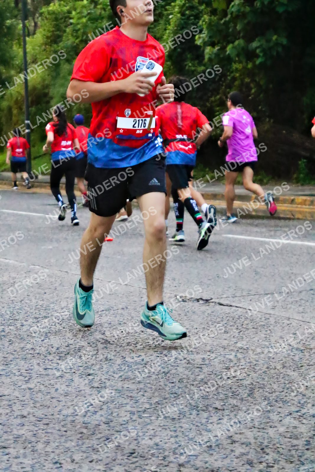 Foto de la CARRERA BIMBO GLOBAL RACE GUADALAJARA en Centro Comercial Andares, Blvd. Puerta de Hierro 4965, Zapopan a las 04:57 · dorsal 2176