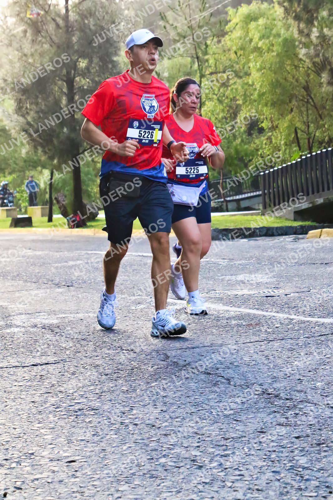 Foto de la CARRERA BIMBO GLOBAL RACE GUADALAJARA en Centro Comercial Andares, Blvd. Puerta de Hierro 4965, Zapopan a las 07:40 · dorsal 5226, 5225