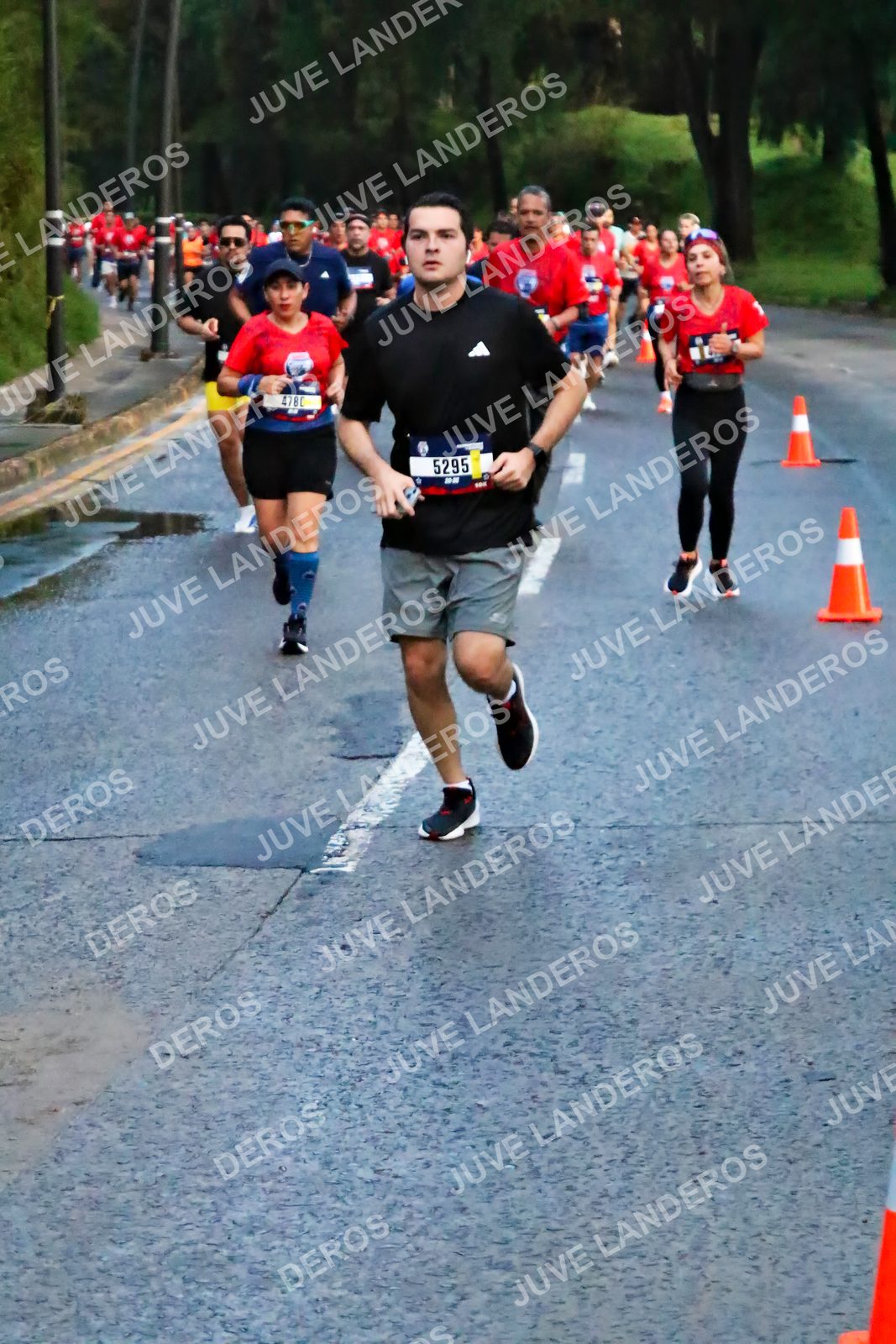 Foto de la CARRERA BIMBO GLOBAL RACE GUADALAJARA en Centro Comercial Andares, Blvd. Puerta de Hierro 4965, Zapopan a las 06:40 · dorsal 5295, 4780