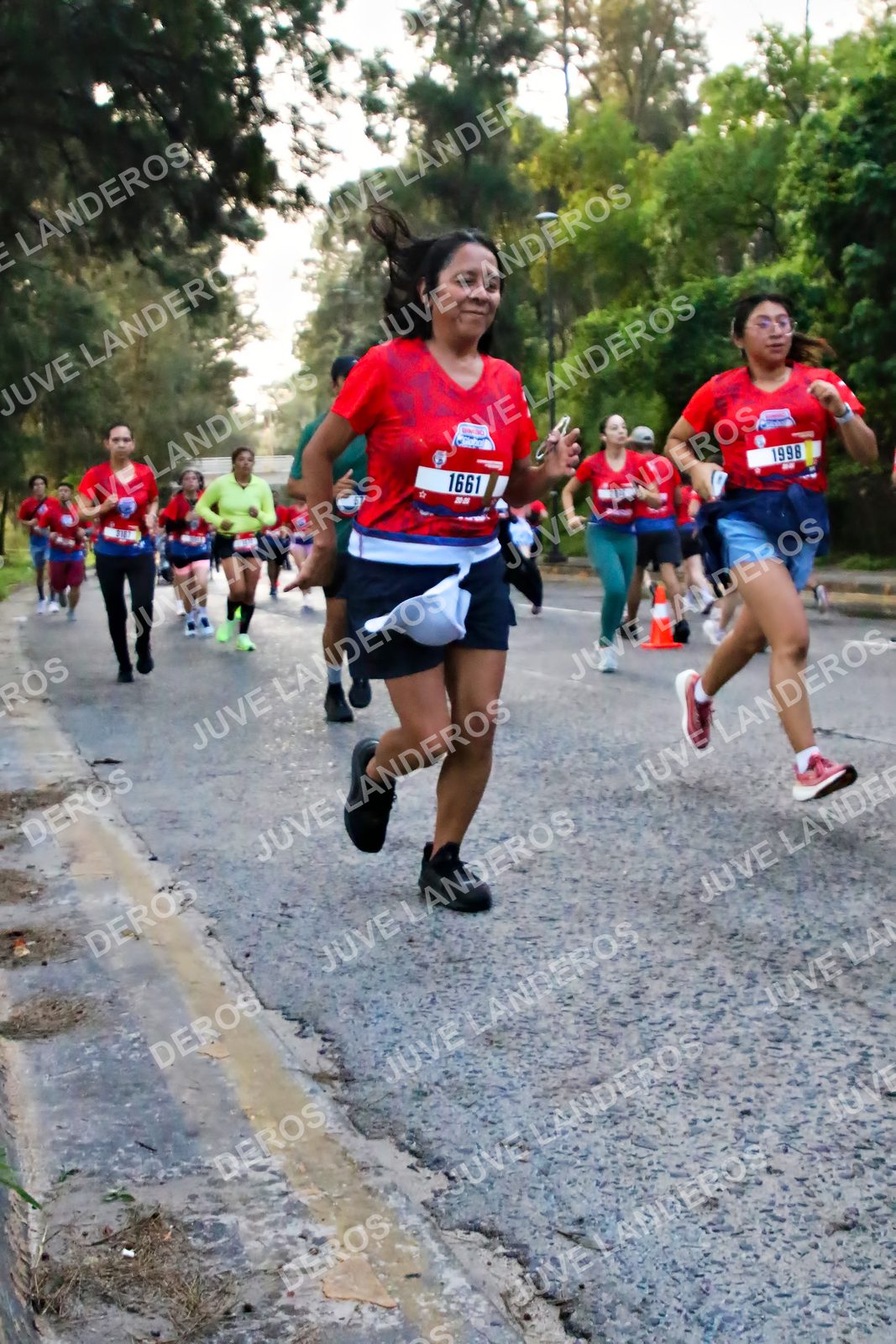 Foto de la CARRERA BIMBO GLOBAL RACE GUADALAJARA en Centro Comercial Andares, Blvd. Puerta de Hierro 4965, Zapopan a las 06:55 · dorsal 1661, 1998