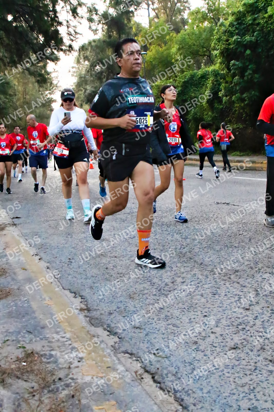 Foto de la CARRERA BIMBO GLOBAL RACE GUADALAJARA en Centro Comercial Andares, Blvd. Puerta de Hierro 4965, Zapopan a las 06:55 · dorsal 2030, 2709, 5025