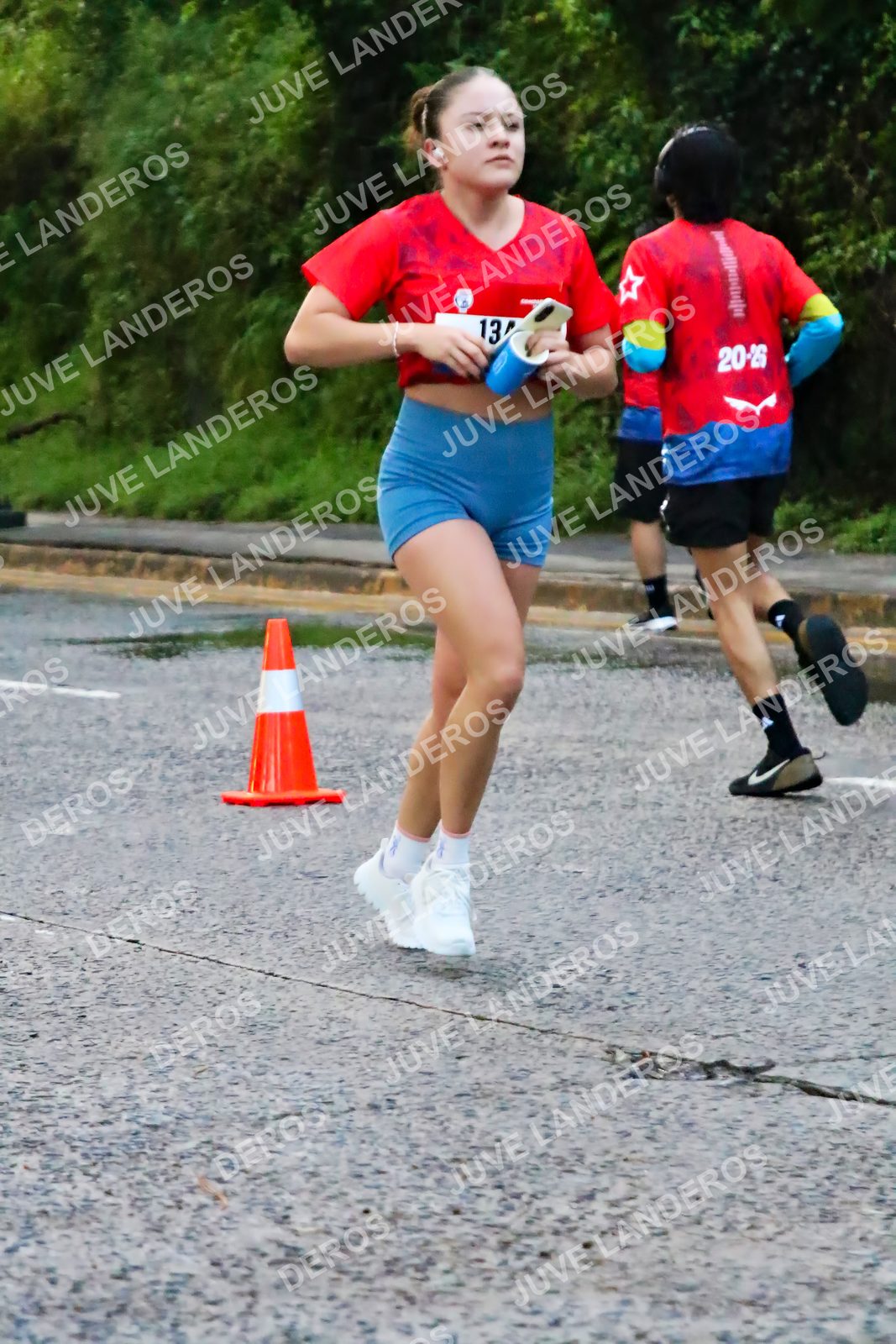 Foto de la CARRERA BIMBO GLOBAL RACE GUADALAJARA en Centro Comercial Andares, Blvd. Puerta de Hierro 4965, Zapopan a las 04:57 · dorsal 13