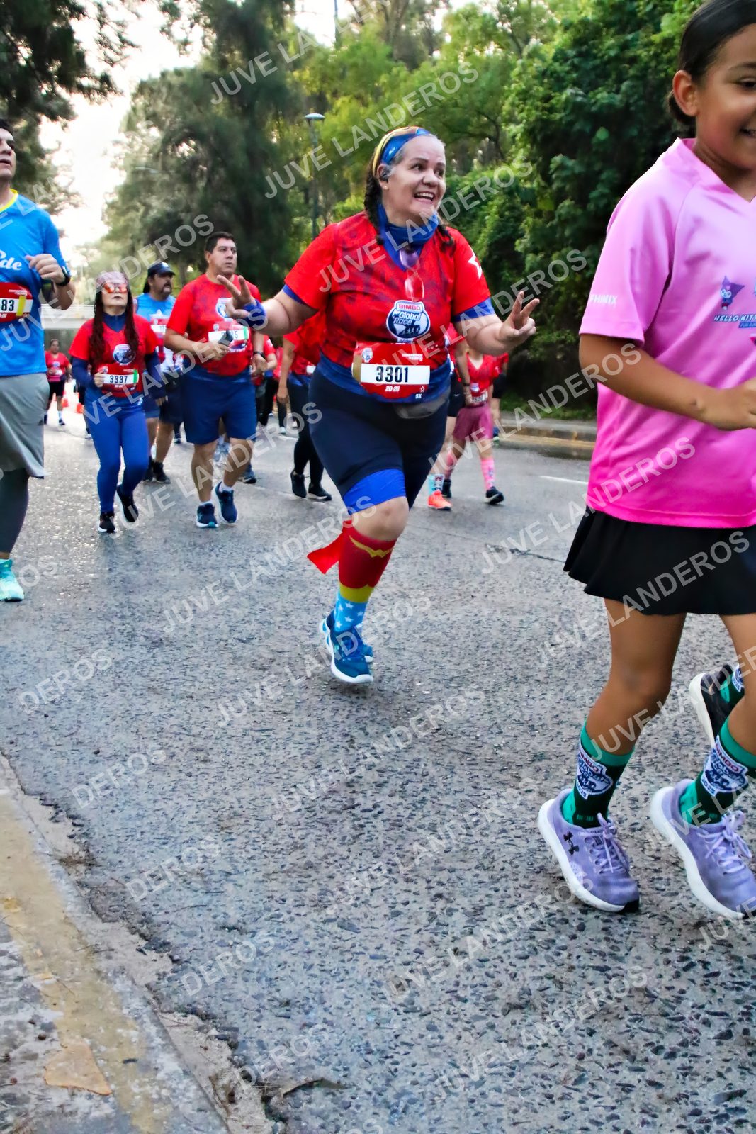Foto de la CARRERA BIMBO GLOBAL RACE GUADALAJARA en Centro Comercial Andares, Blvd. Puerta de Hierro 4965, Zapopan a las 07:04 · dorsal 3301, 3337, 83