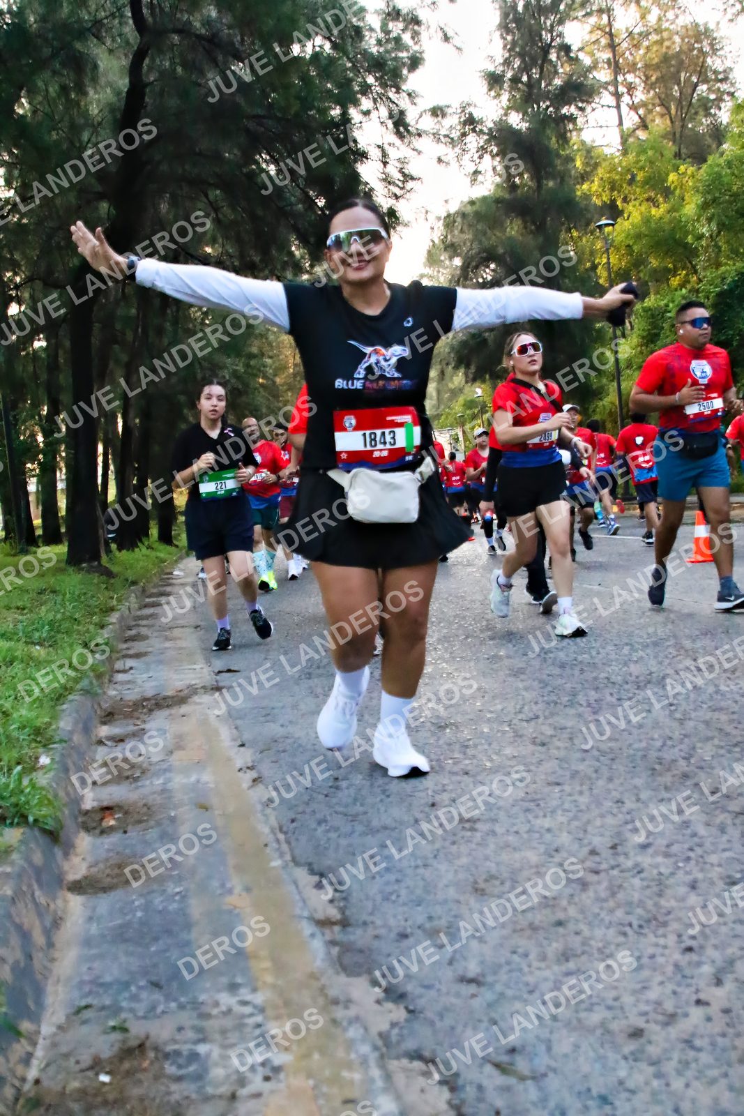 Foto de la CARRERA BIMBO GLOBAL RACE GUADALAJARA en Centro Comercial Andares, Blvd. Puerta de Hierro 4965, Zapopan a las 06:58 · dorsal 1843, 221