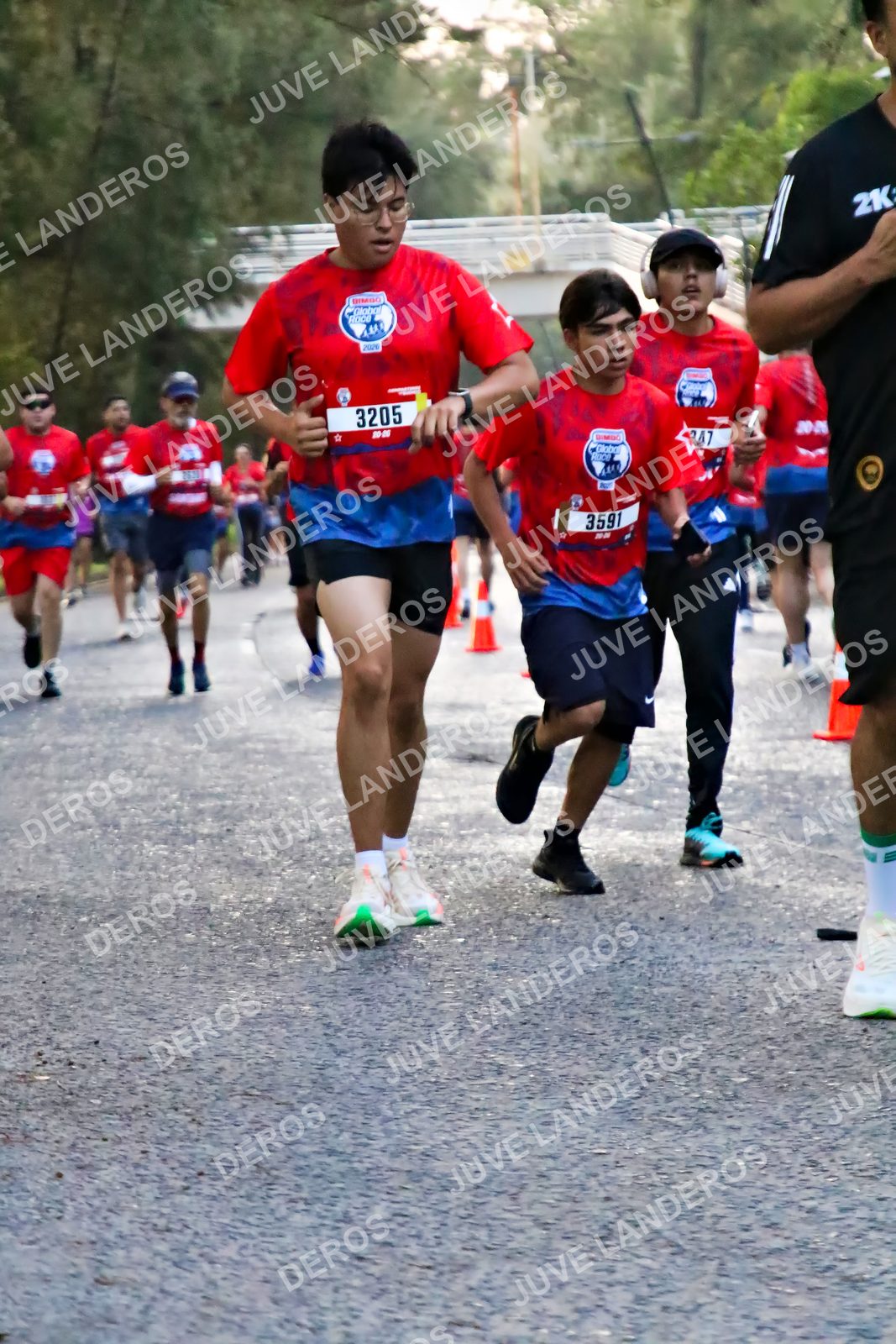 Foto de la CARRERA BIMBO GLOBAL RACE GUADALAJARA en Centro Comercial Andares, Blvd. Puerta de Hierro 4965, Zapopan a las 04:58 · dorsal 3205, 3591, 2020, 347