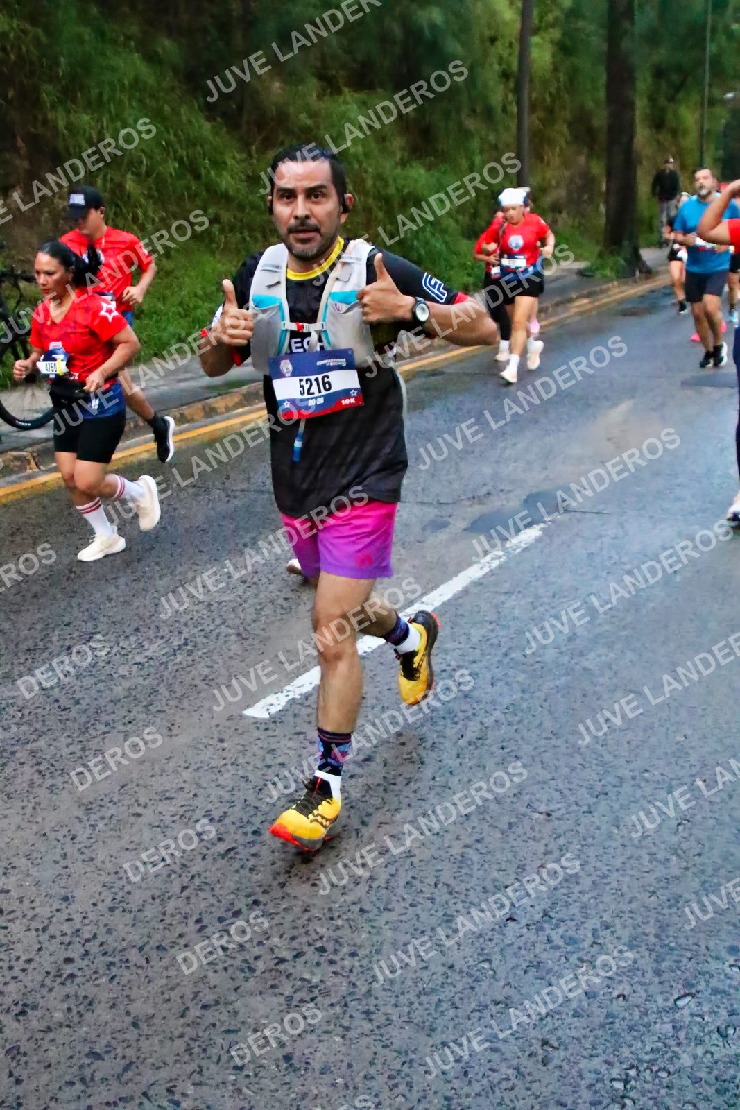 Foto de la CARRERA BIMBO GLOBAL RACE GUADALAJARA en Centro Comercial Andares, Blvd. Puerta de Hierro 4965, Zapopan a las 04:48 · dorsal 5216