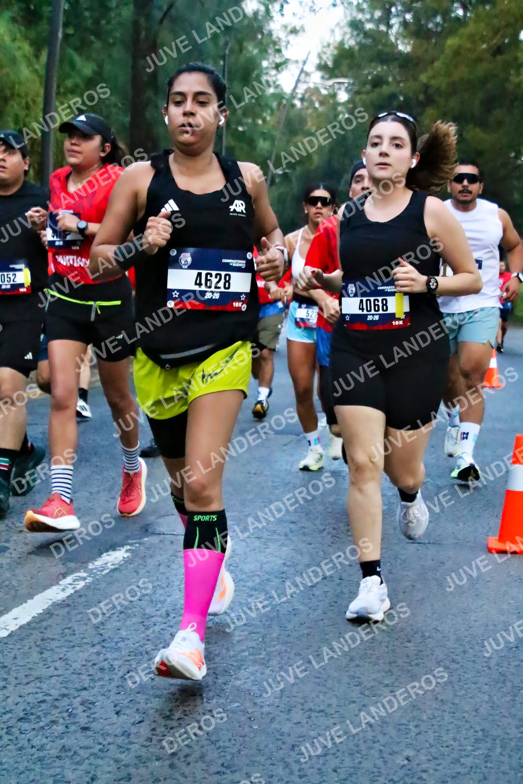 Foto de la CARRERA BIMBO GLOBAL RACE GUADALAJARA en Centro Comercial Andares, Blvd. Puerta de Hierro 4965, Zapopan a las 06:41 · dorsal 4628, 4068, 522