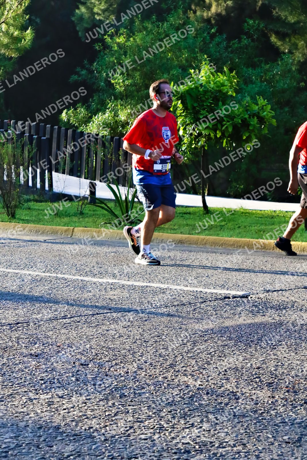 Foto de la CARRERA BIMBO GLOBAL RACE GUADALAJARA en Centro Comercial Andares, Blvd. Puerta de Hierro 4965, Zapopan a las 07:29 · dorsal 5111
