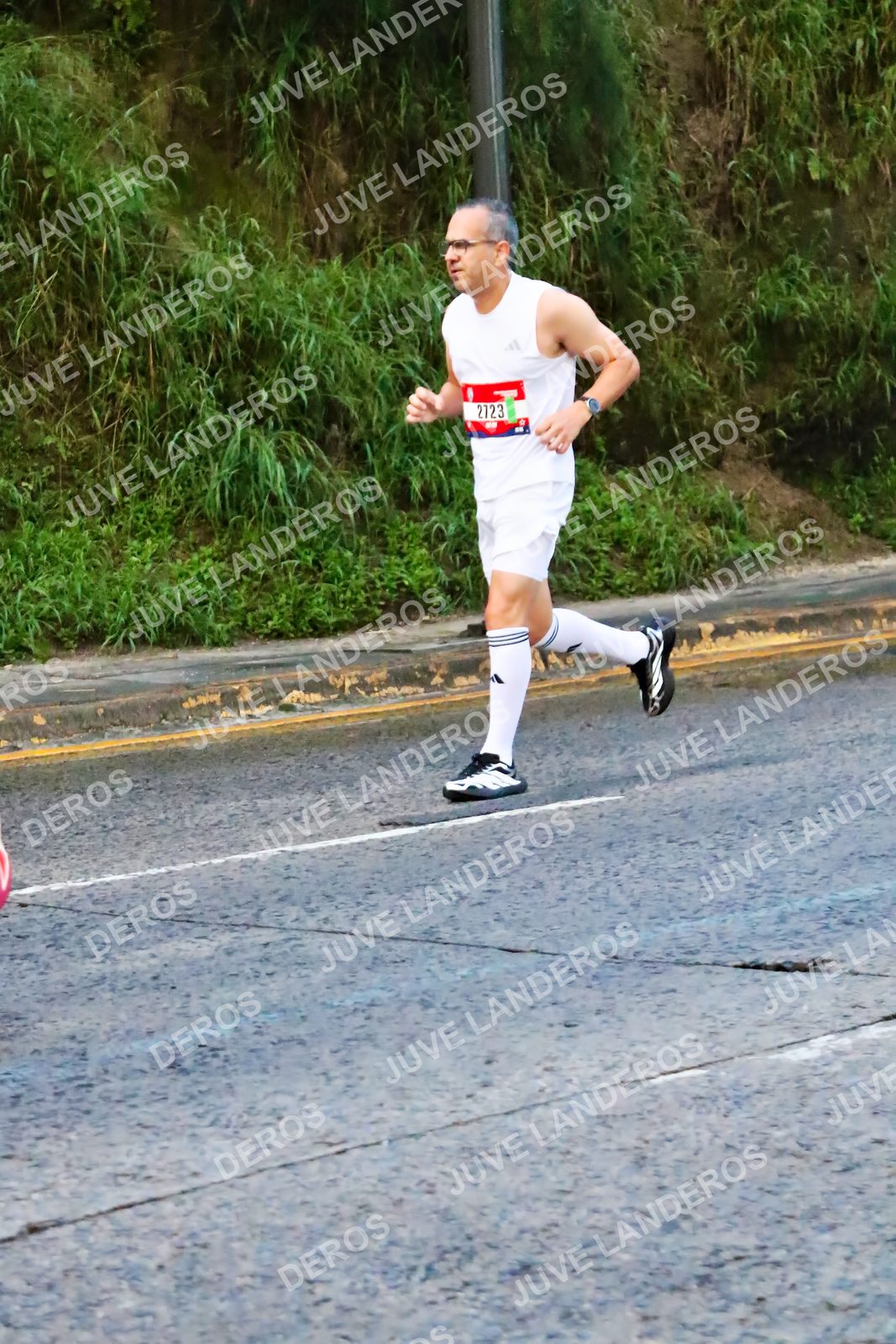 Foto de la CARRERA BIMBO GLOBAL RACE GUADALAJARA en Centro Comercial Andares, Blvd. Puerta de Hierro 4965, Zapopan a las 04:55 · dorsal 2723