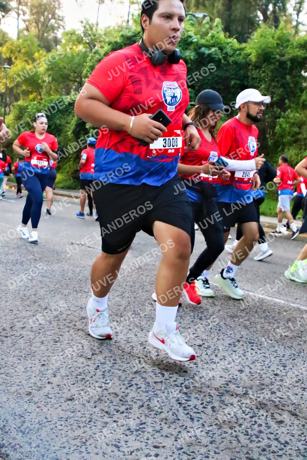 Foto de la CARRERA BIMBO GLOBAL RACE GUADALAJARA en Centro Comercial Andares, Blvd. Puerta de Hierro 4965, Zapopan a las 06:59 · dorsal 3008, 2045, 2887
